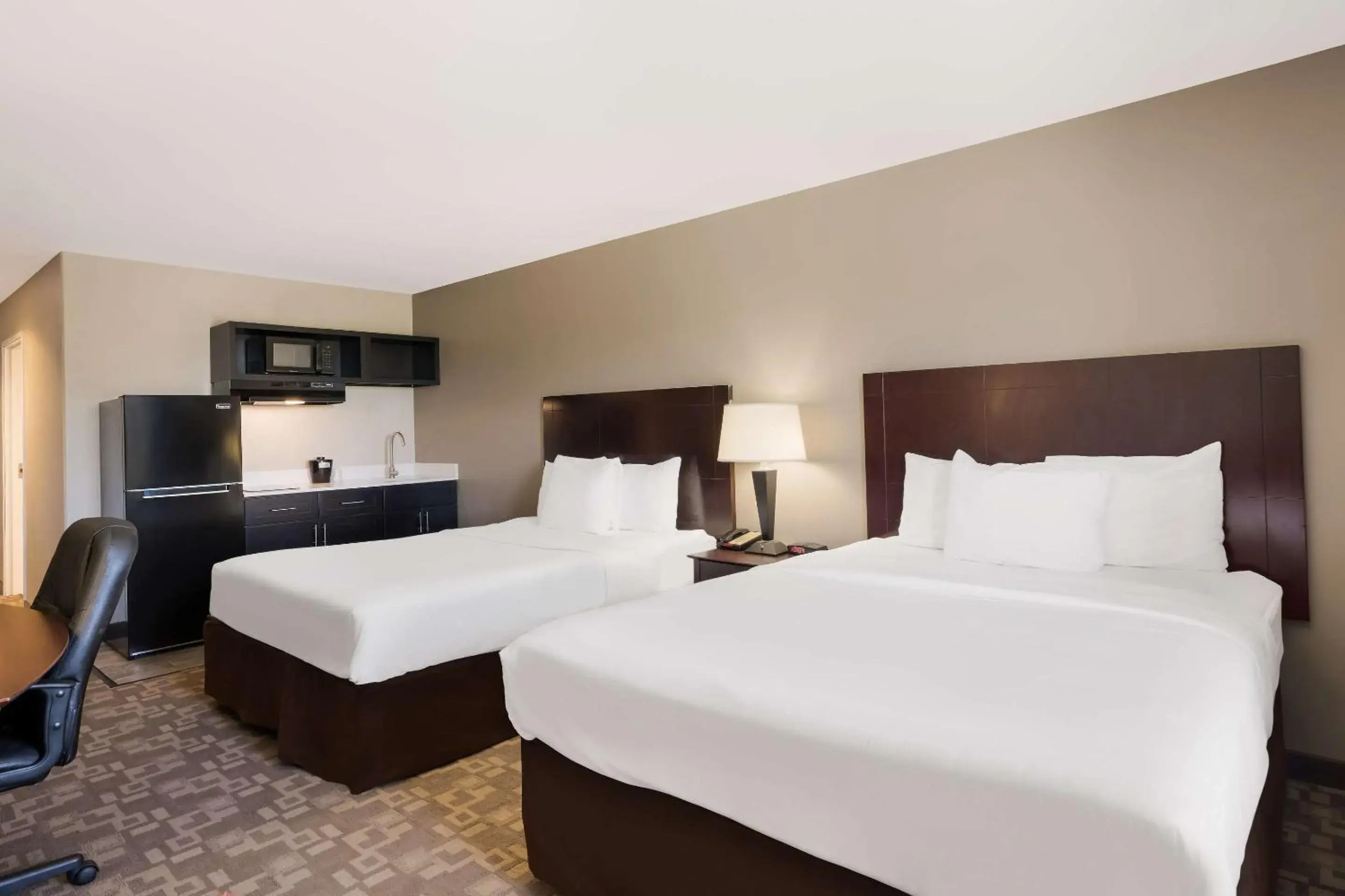 Bedroom, Bed in Suburban Studios Berwick - Morgan City Bedroom, Bed in Suburban Studios Berwick - Morgan City