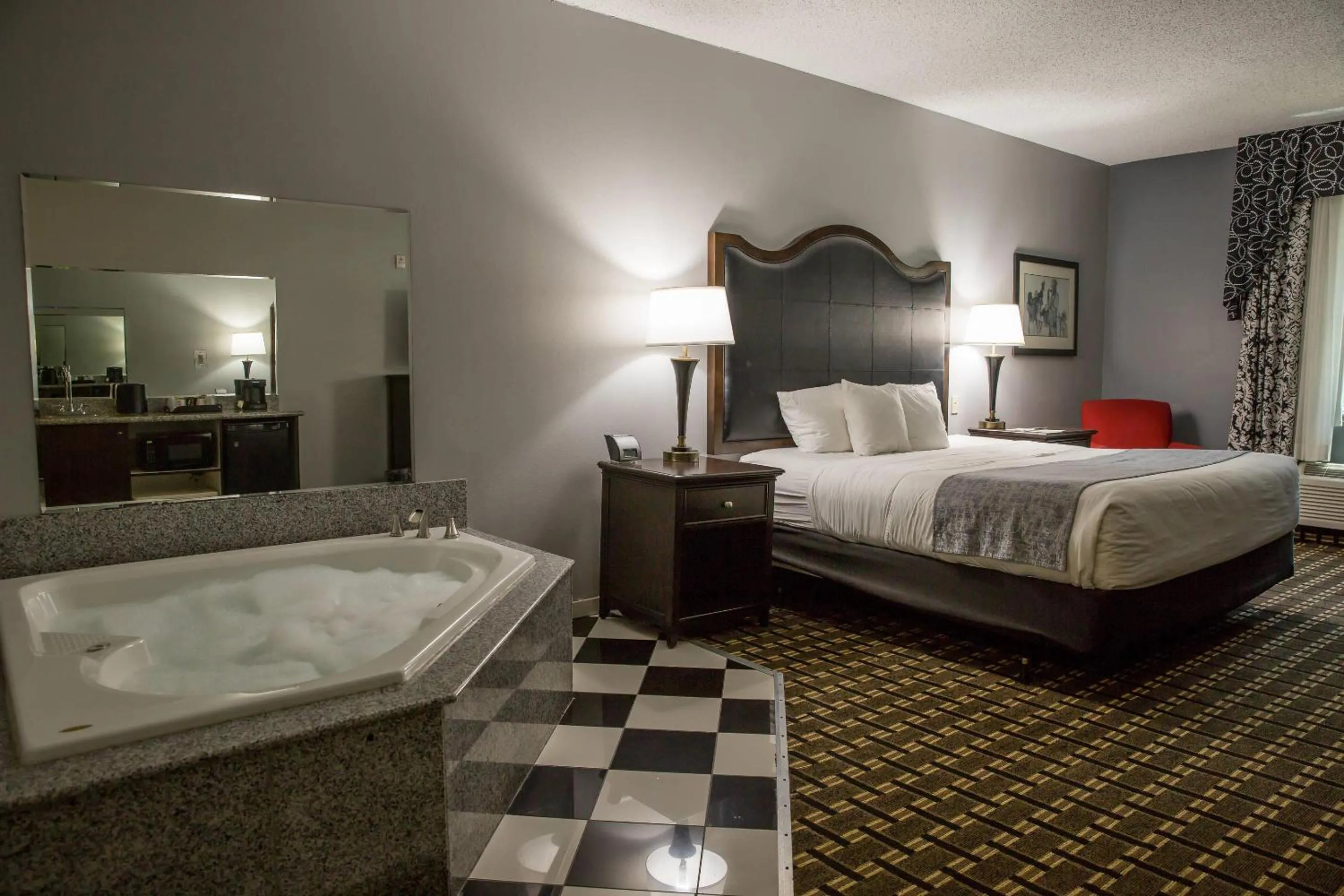 Bedroom, Bed in Evangeline Downs Hotel, an Ascend Collection Hotel