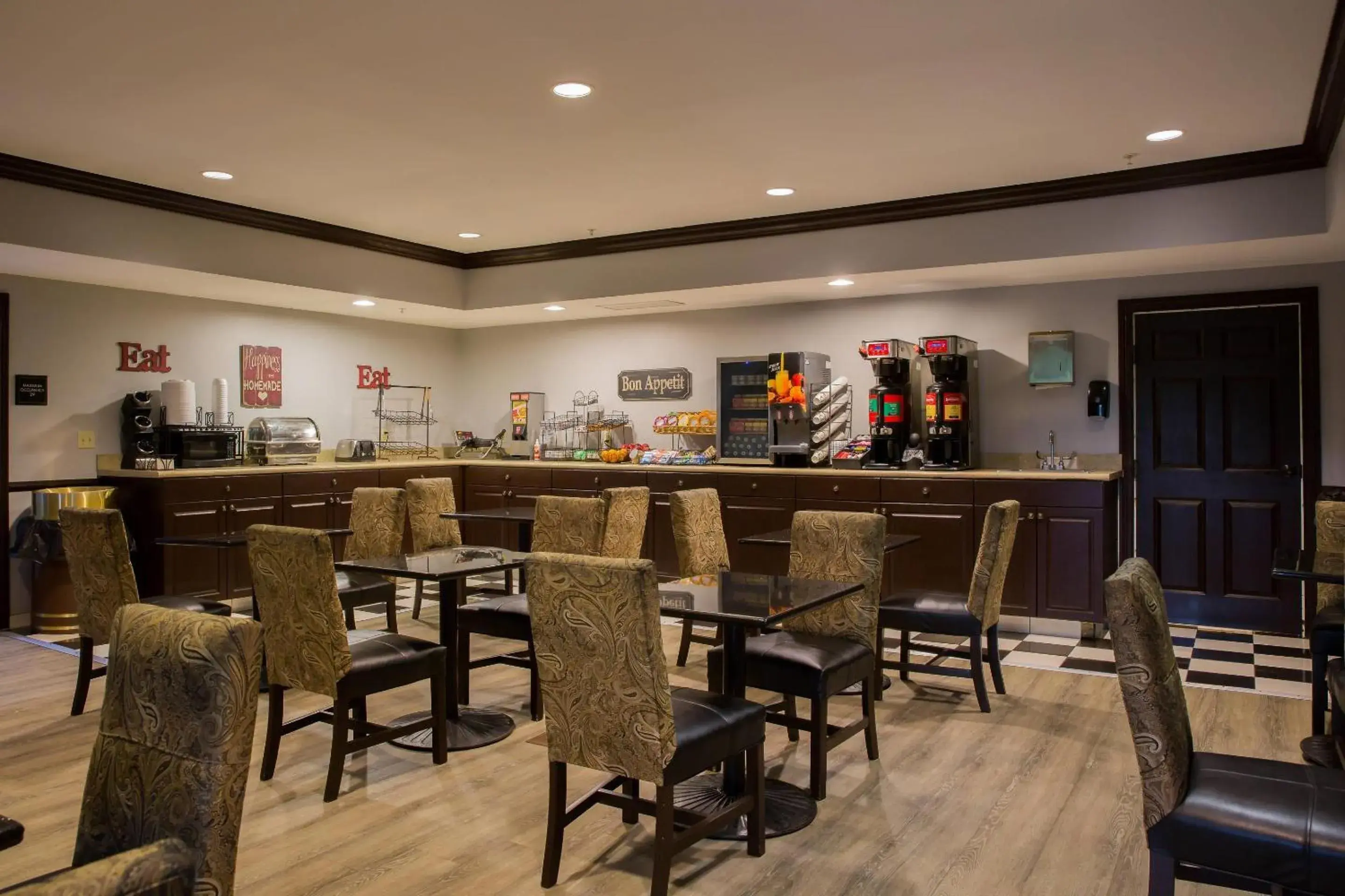 Breakfast in Evangeline Downs Hotel, an Ascend Collection Hotel Breakfast in Evangeline Downs Hotel, an Ascend Collection Hotel