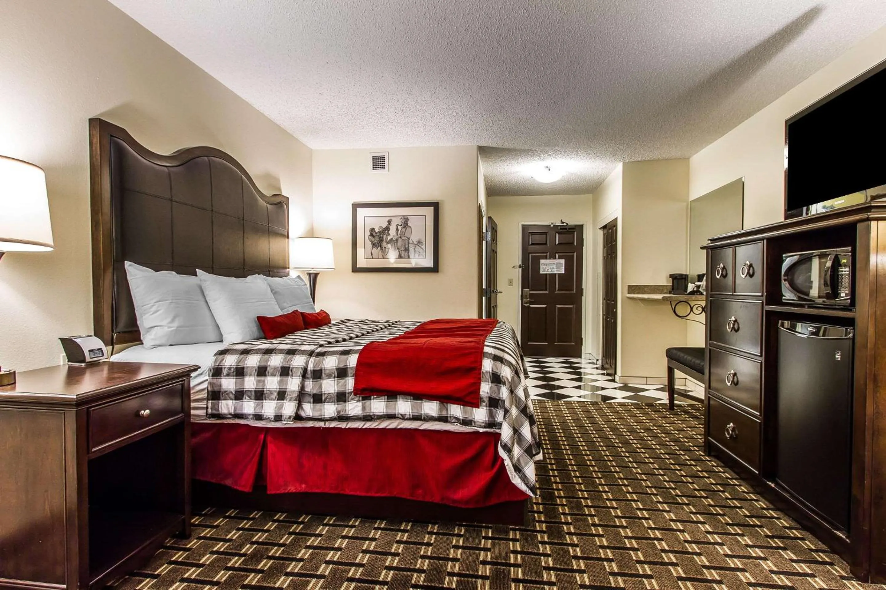 Bedroom, Bed in Evangeline Downs Hotel, an Ascend Collection Hotel