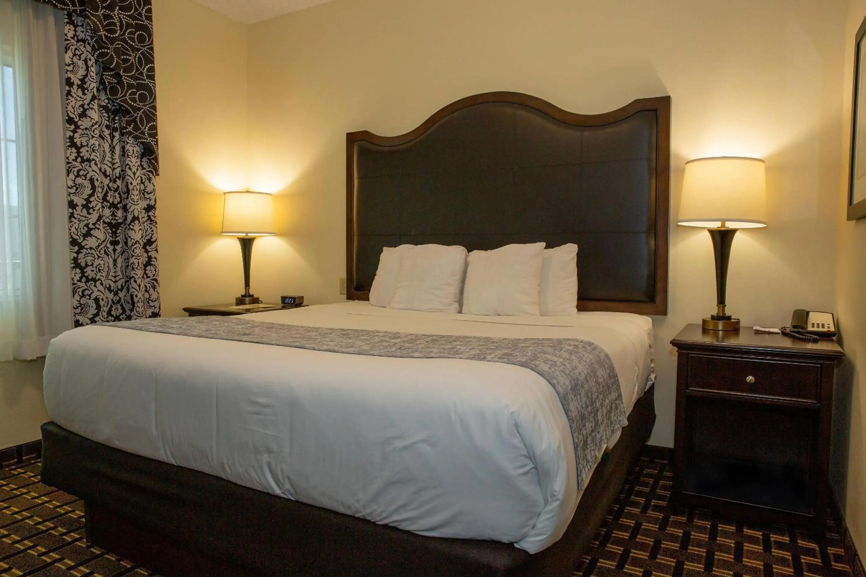 Bedroom, Bed in Evangeline Downs Hotel, an Ascend Collection Hotel