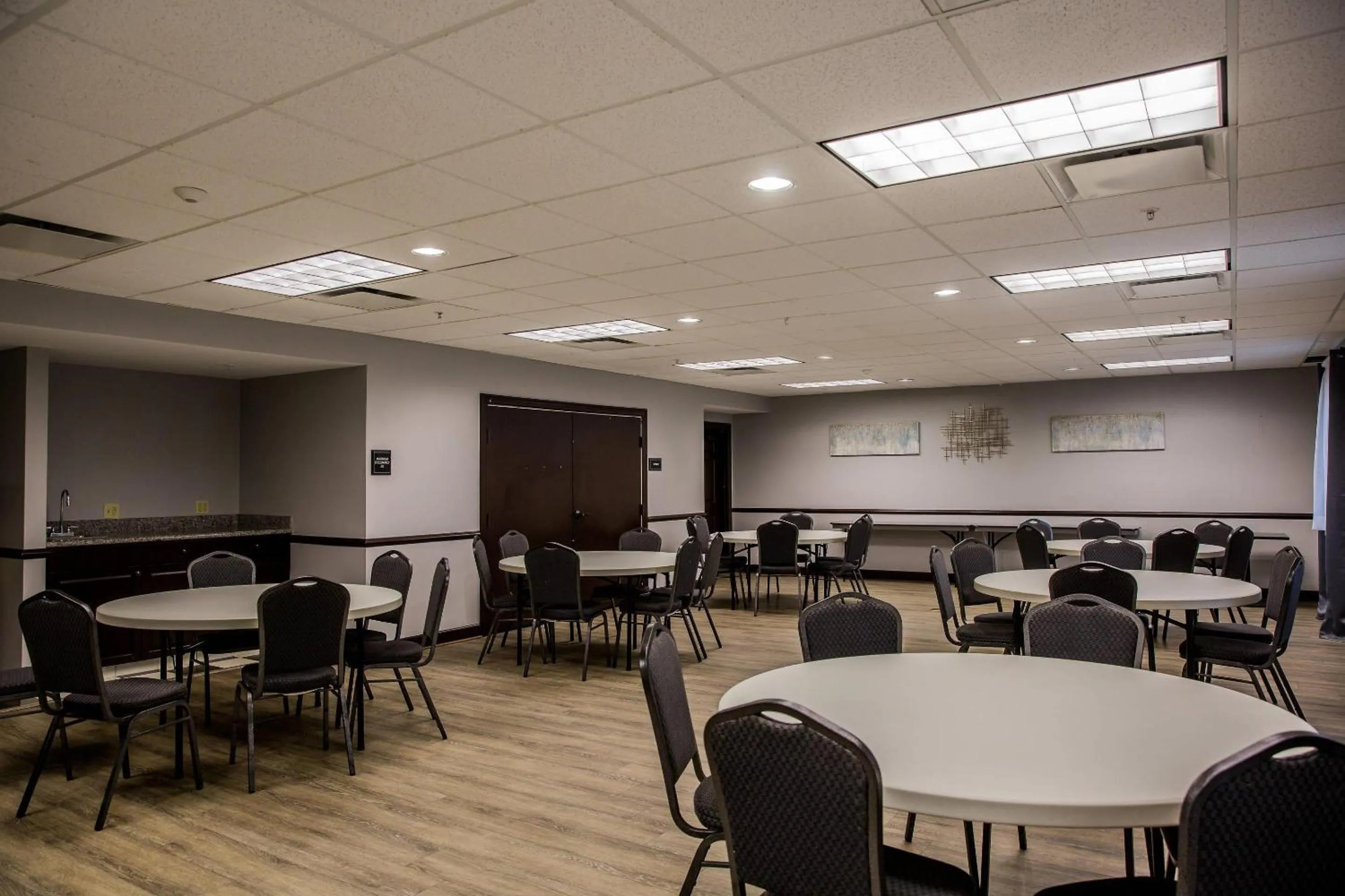 Meeting/conference room in Evangeline Downs Hotel, an Ascend Collection Hotel