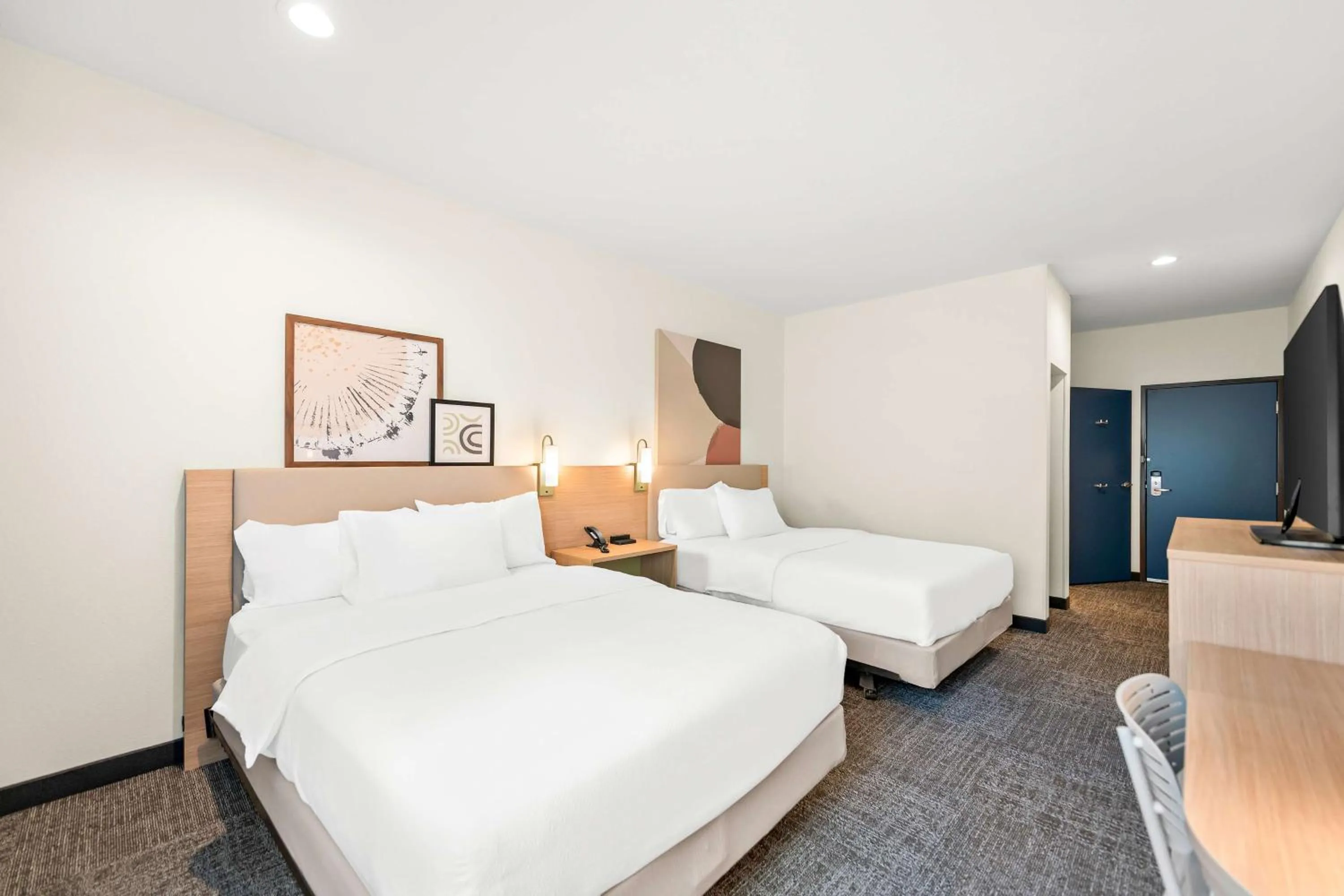 Bed in Comfort Inn & Suites Mansfield