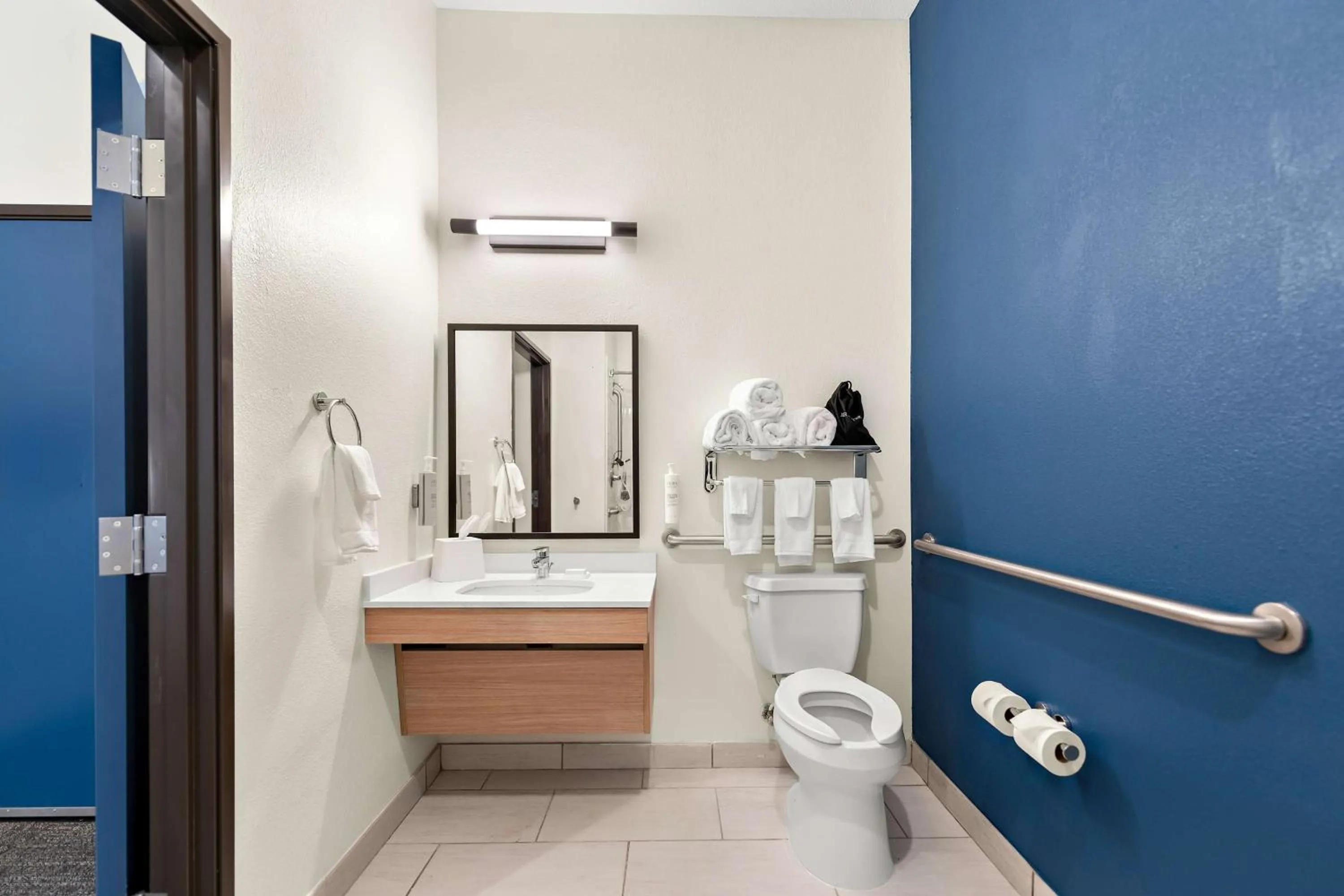 Bathroom in Comfort Inn & Suites Mansfield