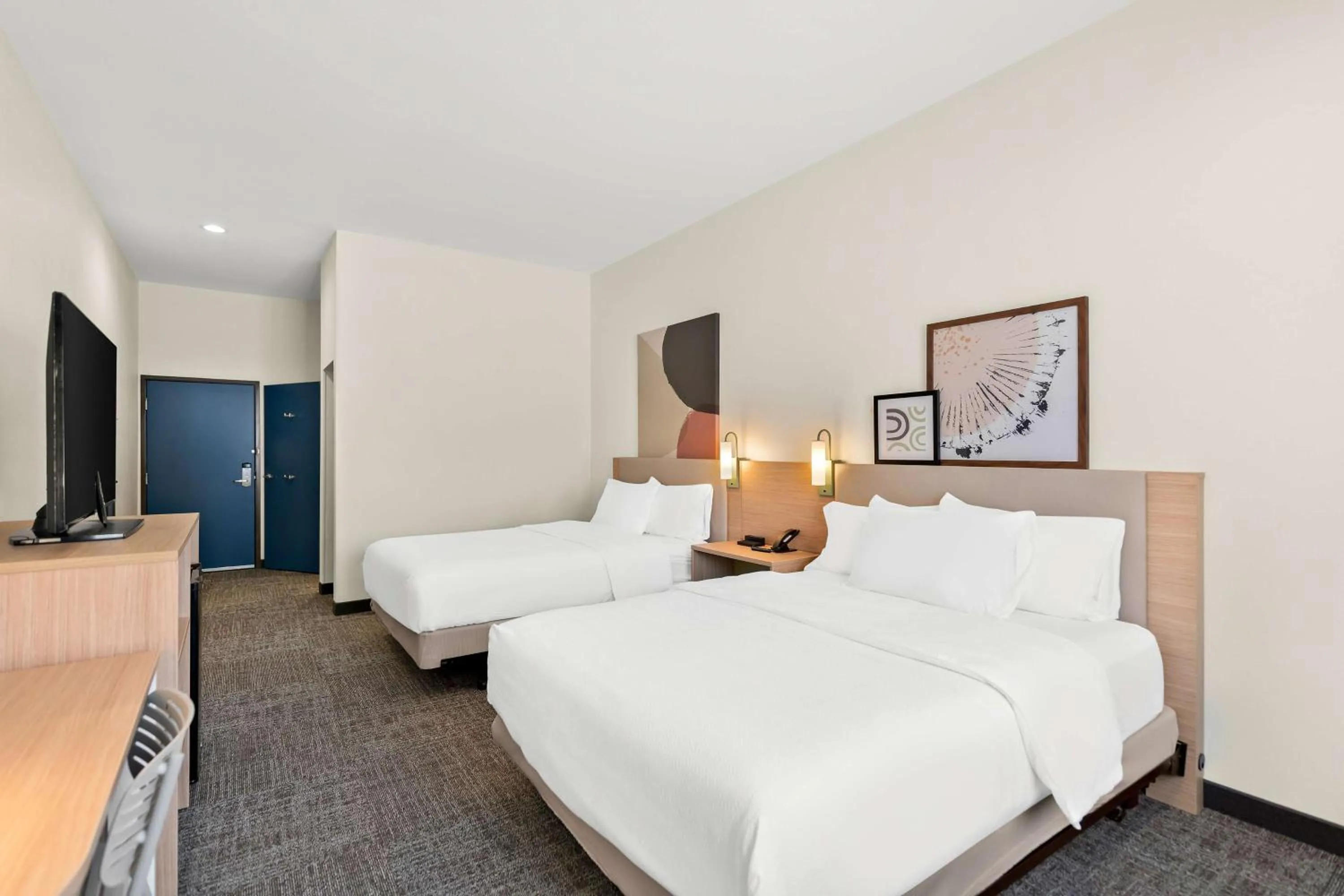 Bed in Comfort Inn & Suites Mansfield