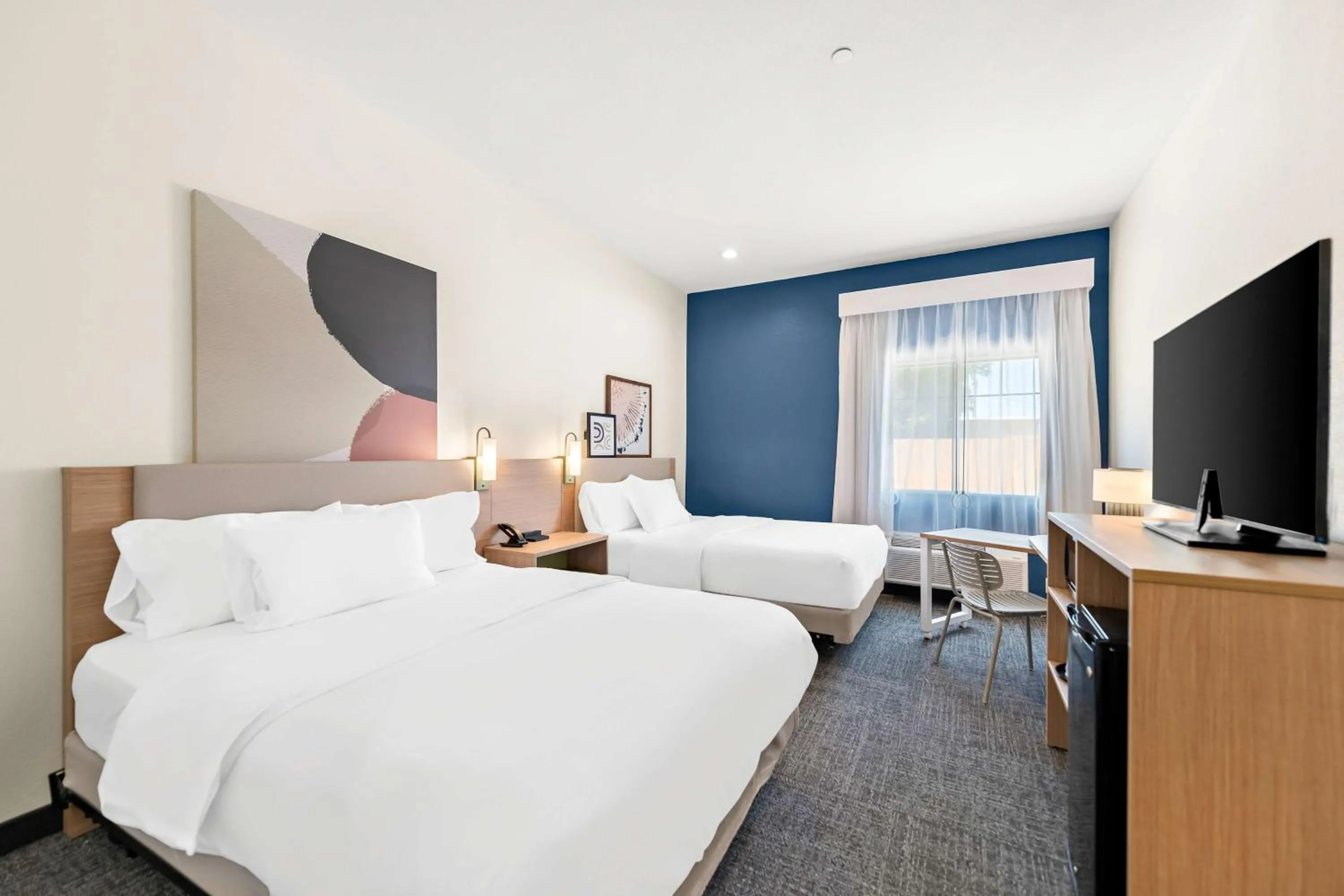 Bed in Comfort Inn & Suites Mansfield