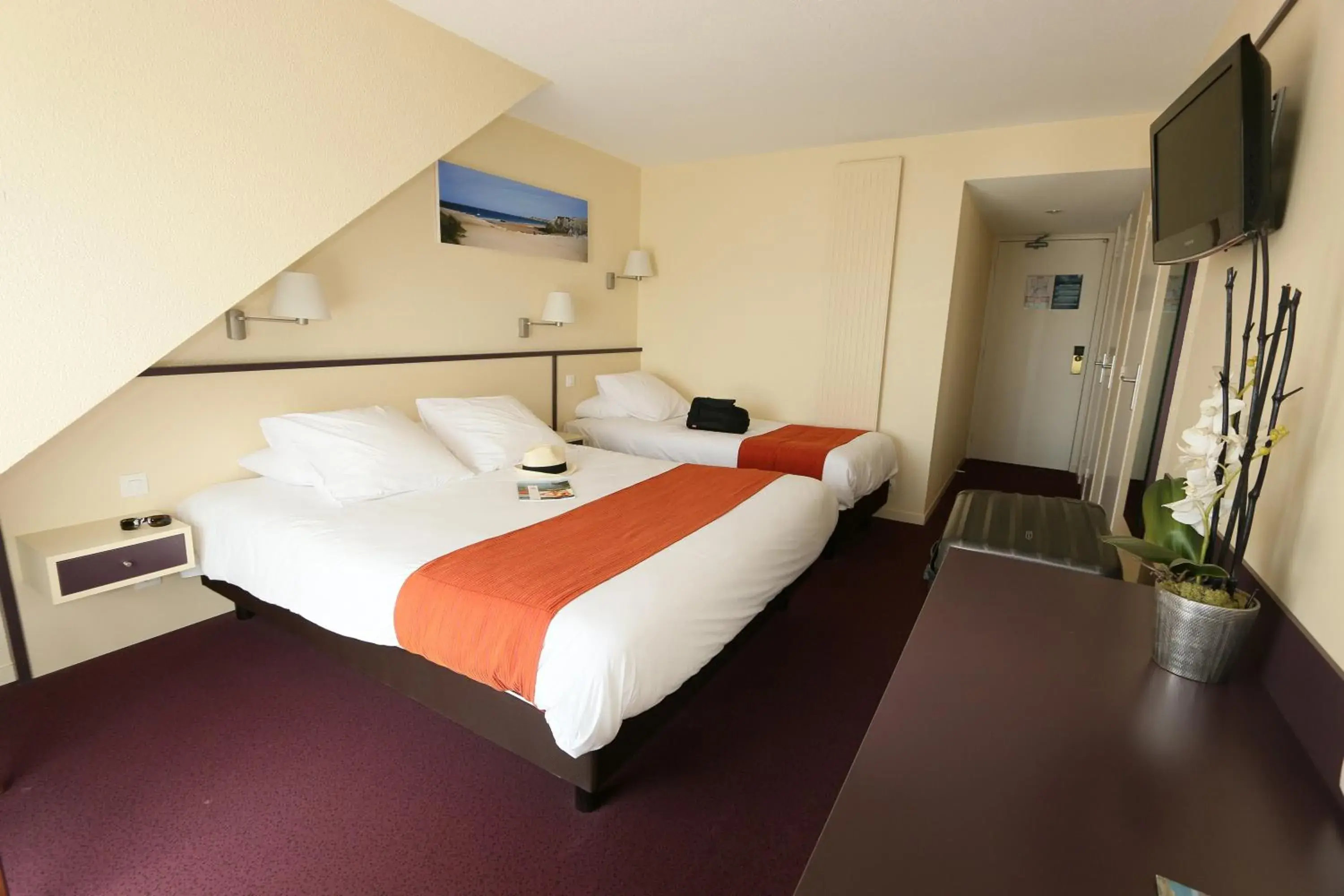 Double Room - Street Side in Albatros Double Room - Street Side in Albatros