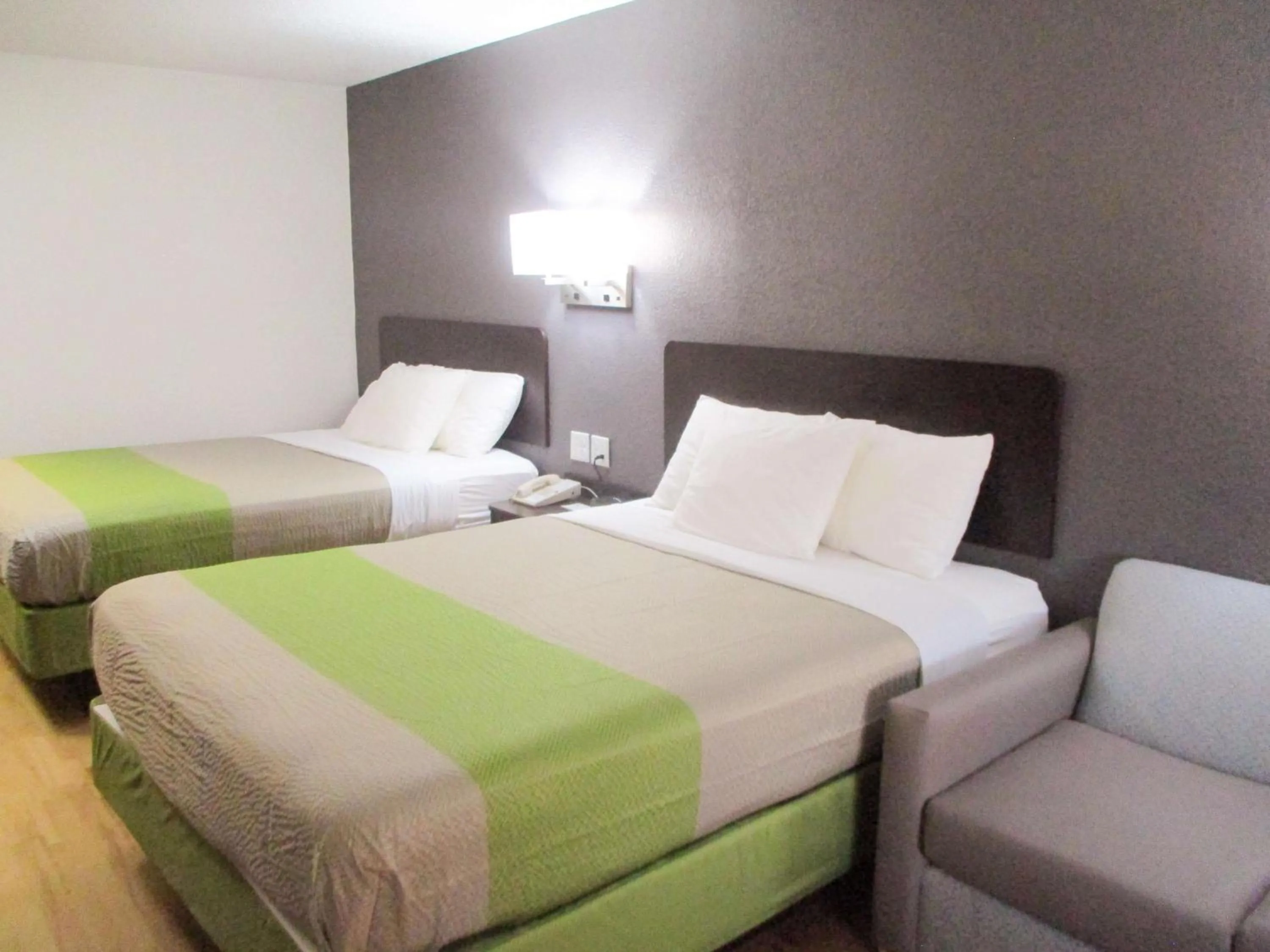 Photo of the whole room, Bed in Studio 6-Luling, LA