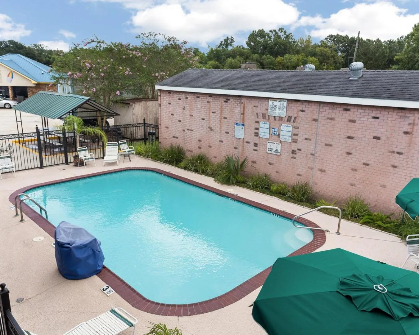 Swimming pool in Studio 6-Luling, LA