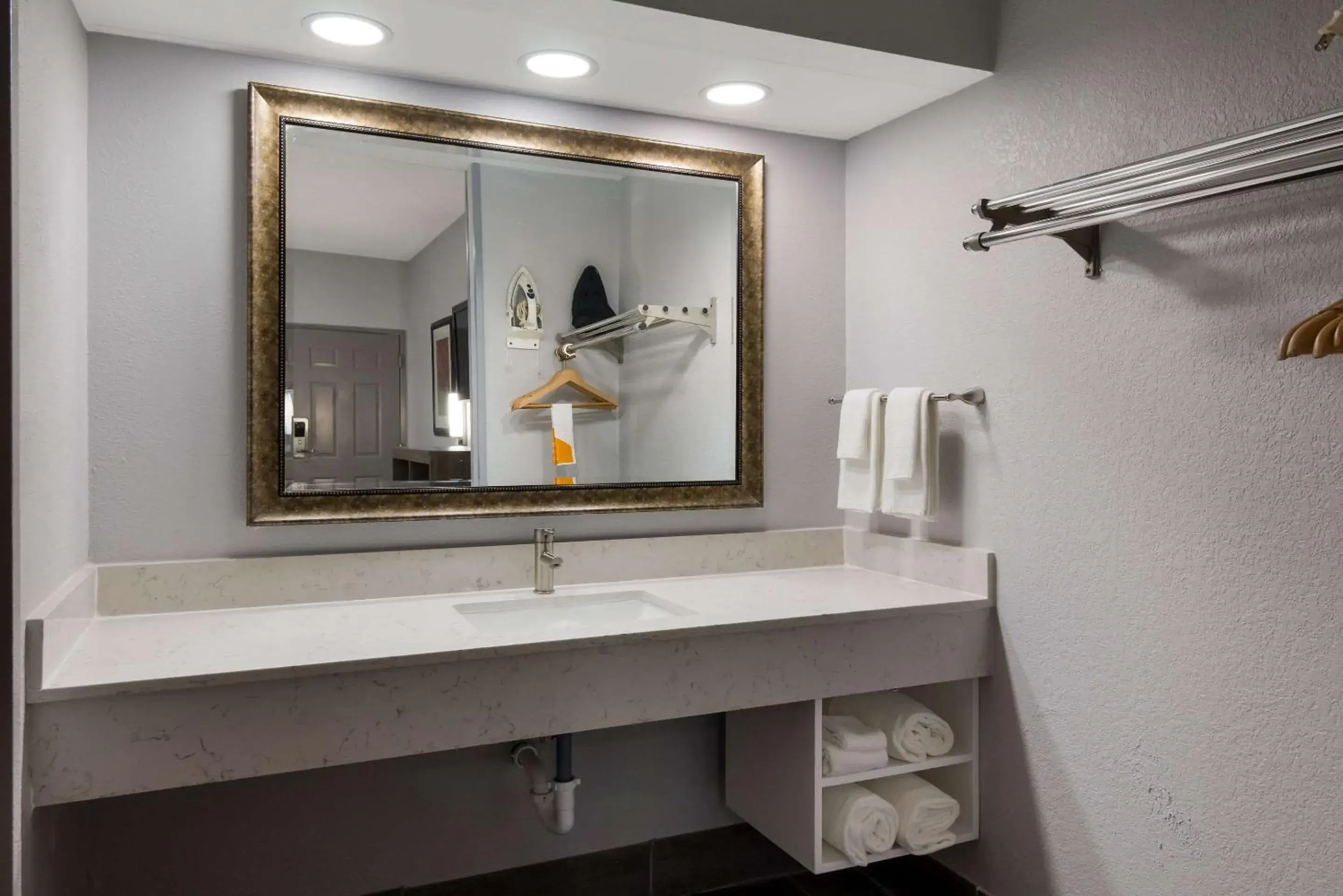 Bedroom in Quality Inn near Casinos and Convention Center Bedroom in Quality Inn near Casinos and Convention Center