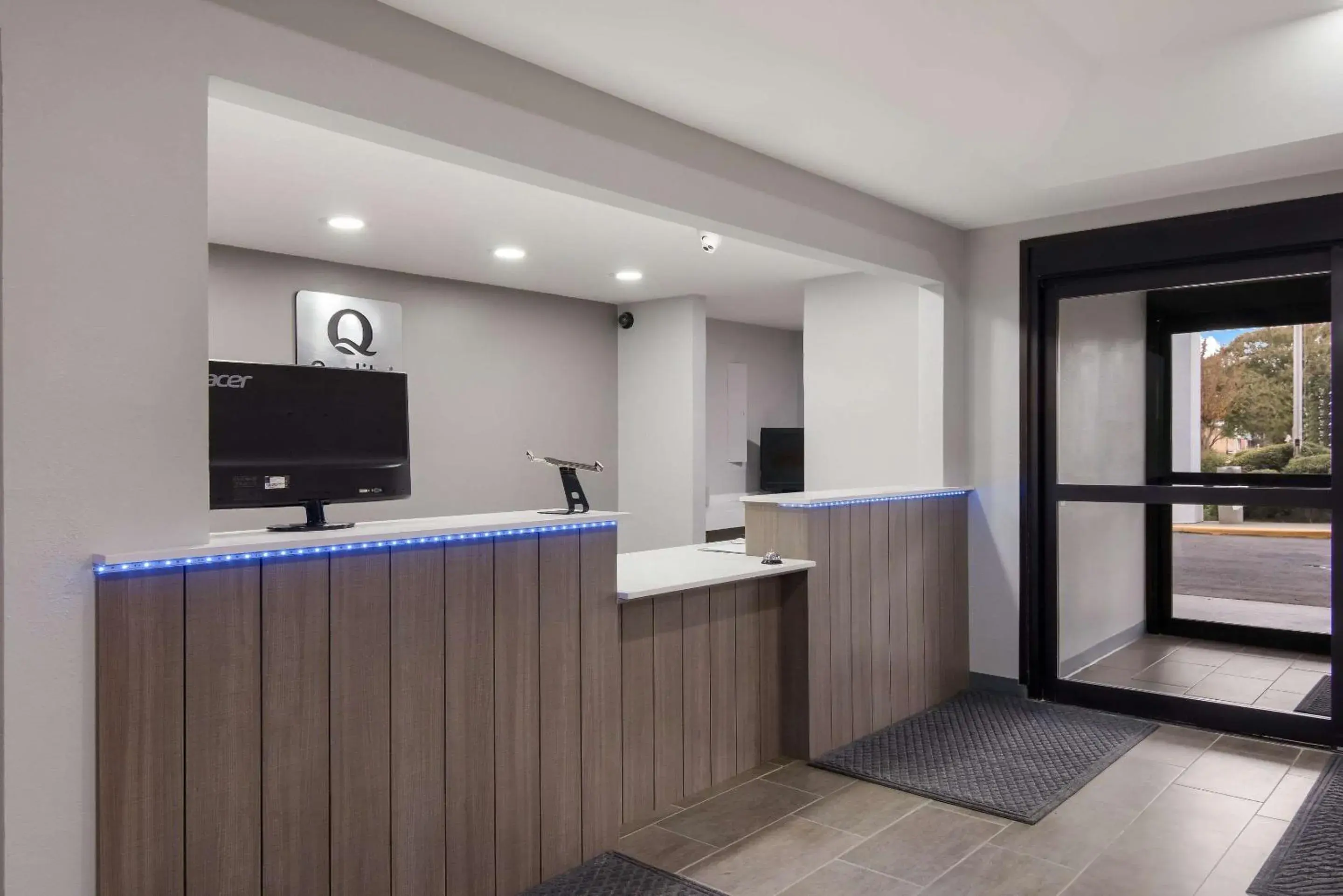 Lobby or reception in Quality Inn near Casinos and Convention Center Lobby or reception in Quality Inn near Casinos and Convention Center