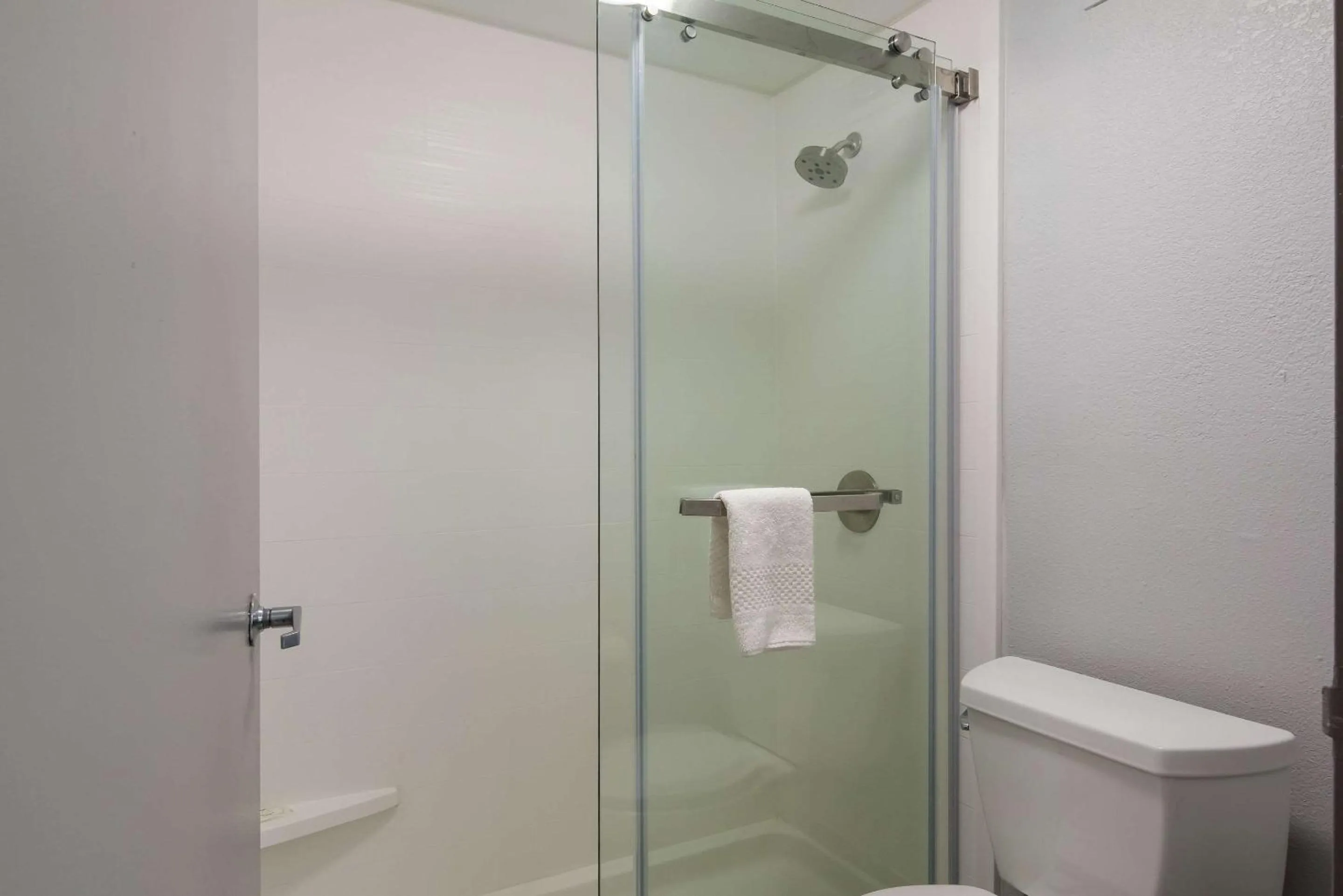 Bedroom in Quality Inn near Casinos and Convention Center