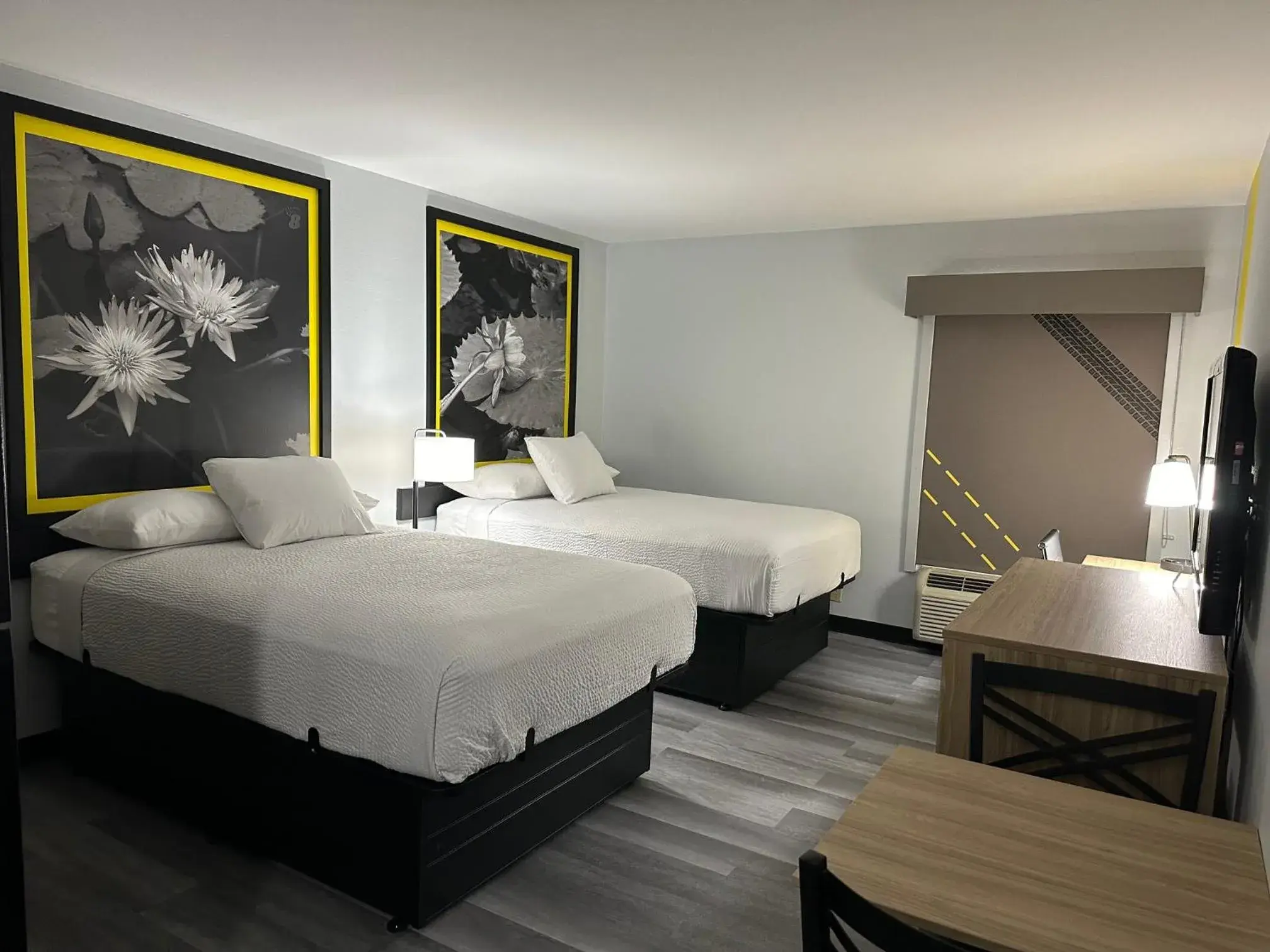 Bedroom, Bed in Super 8 by Wyndham Alexandria LA