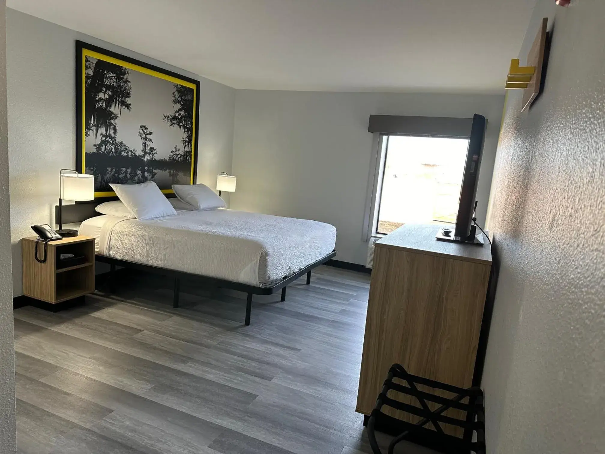 Bedroom, Bed in Super 8 by Wyndham Alexandria LA