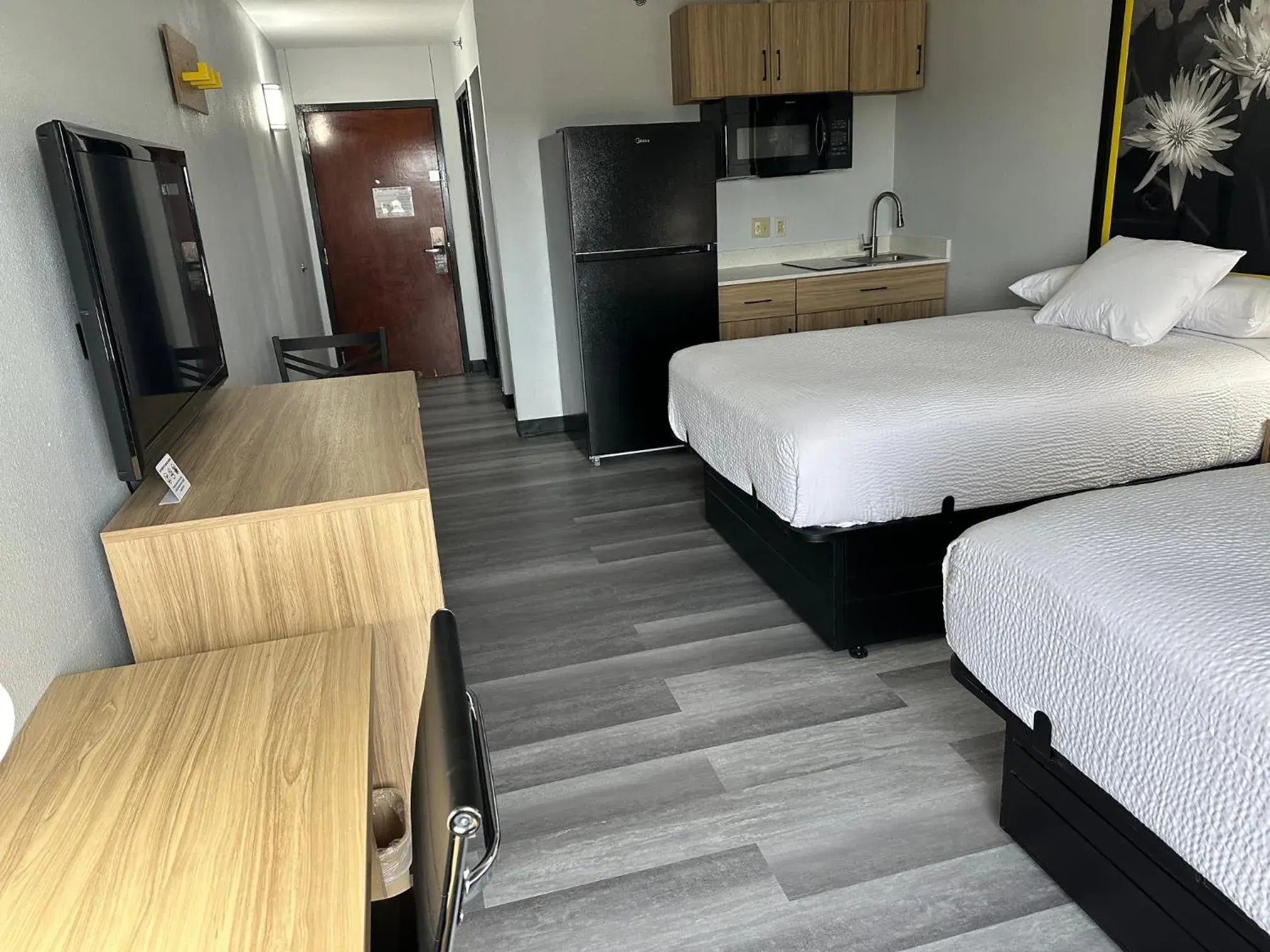 Kitchen or kitchenette, Bed in Super 8 by Wyndham Alexandria LA