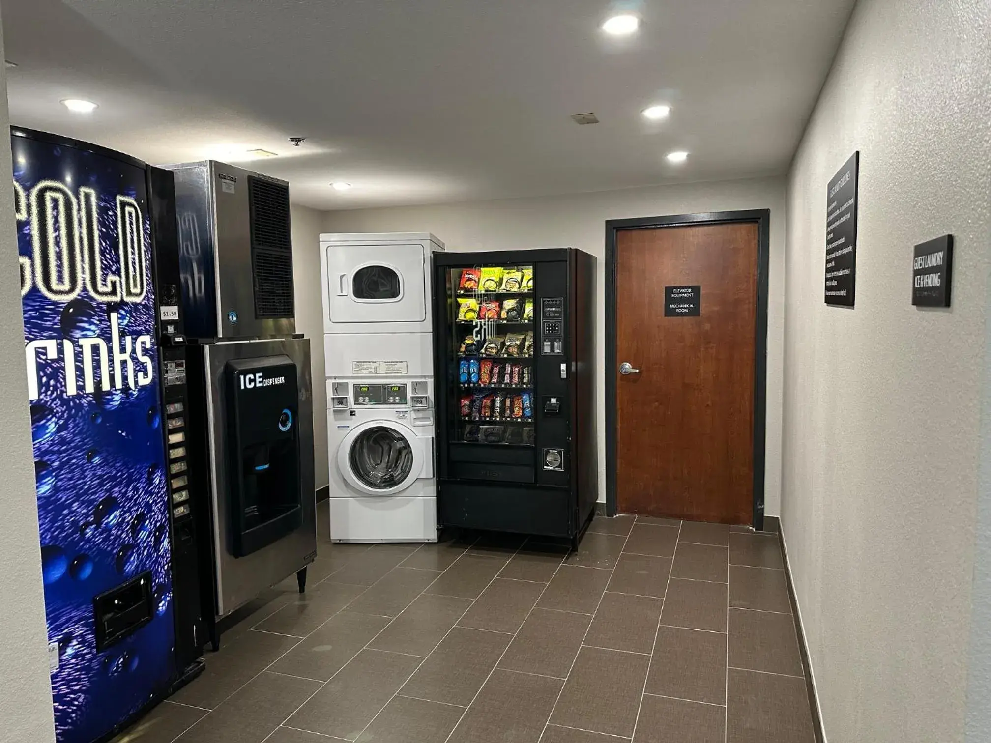 vending machine, Supermarket/Shops in Super 8 by Wyndham Alexandria LA