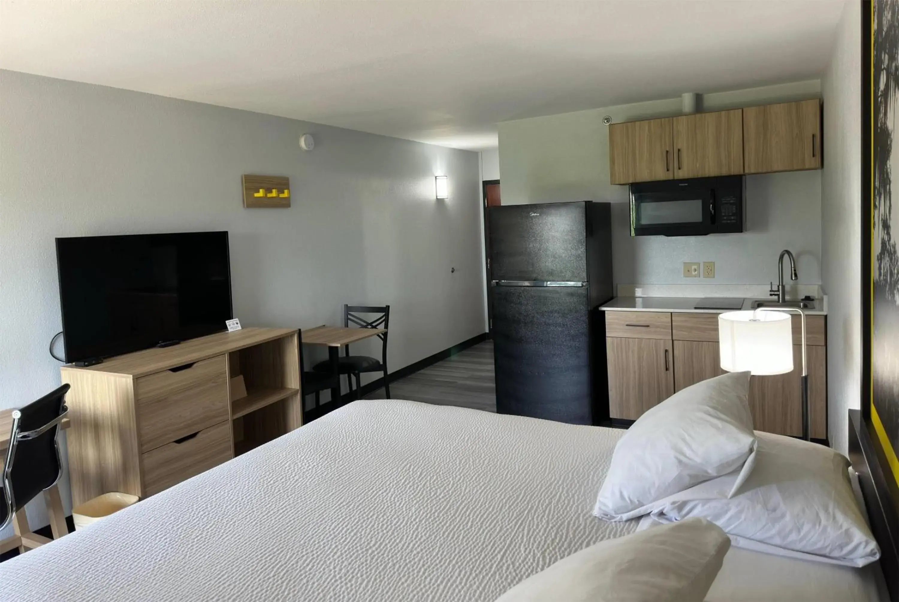 Photo of the whole room, Bed in Super 8 by Wyndham Alexandria LA Photo of the whole room, Bed in Super 8 by Wyndham Alexandria LA