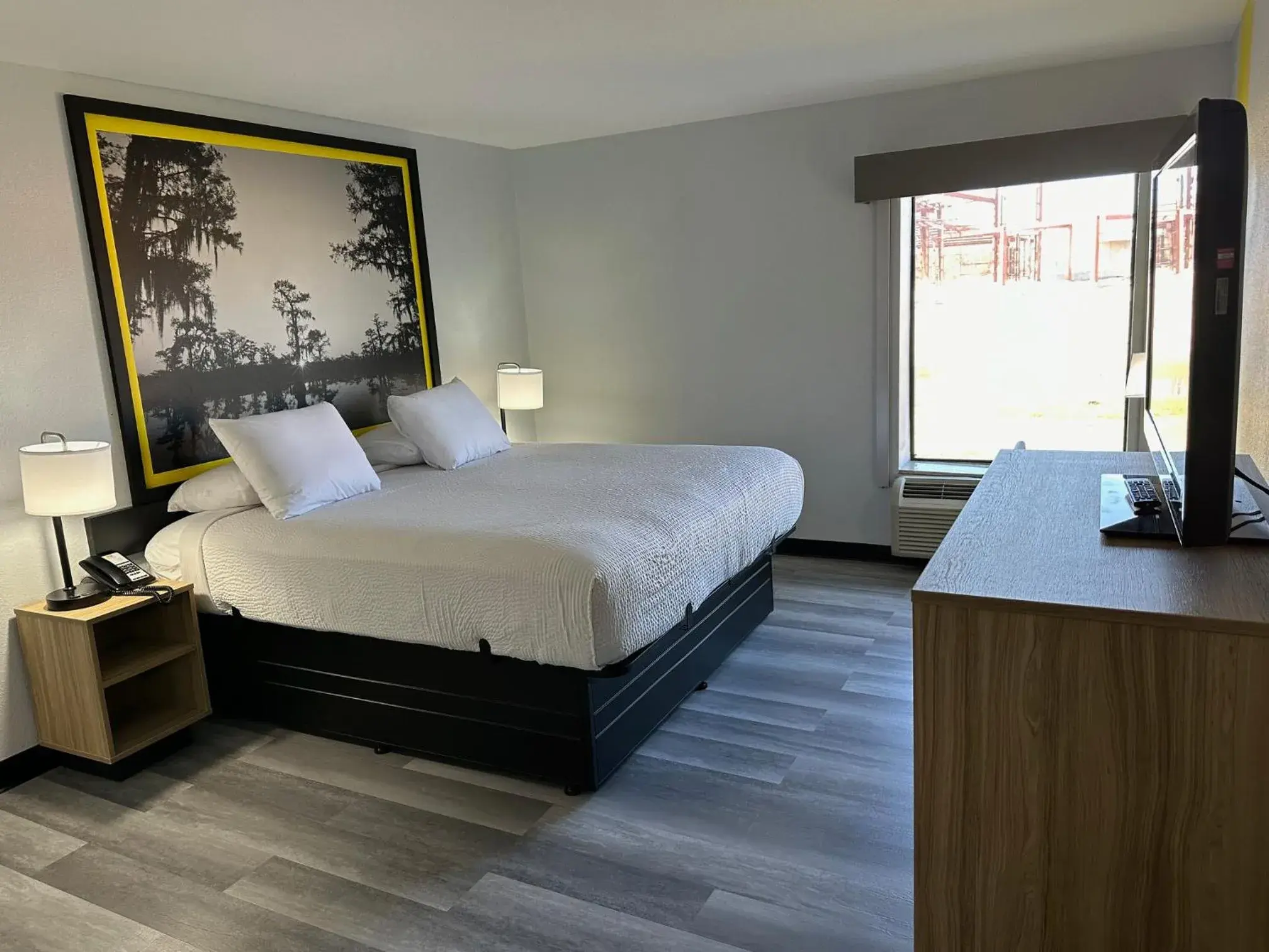 Bedroom, Bed in Super 8 by Wyndham Alexandria LA