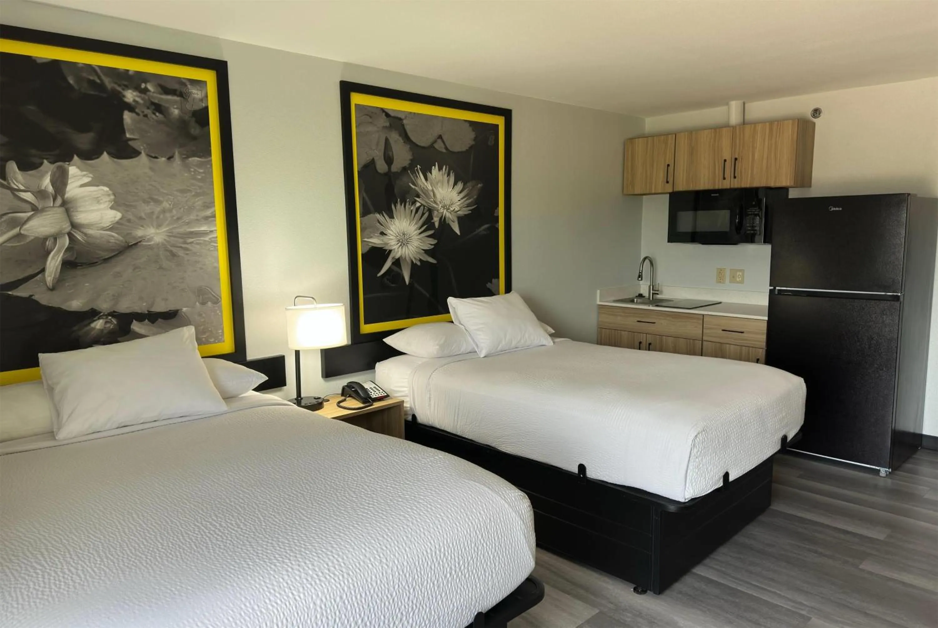 Photo of the whole room, Bed in Super 8 by Wyndham Alexandria LA