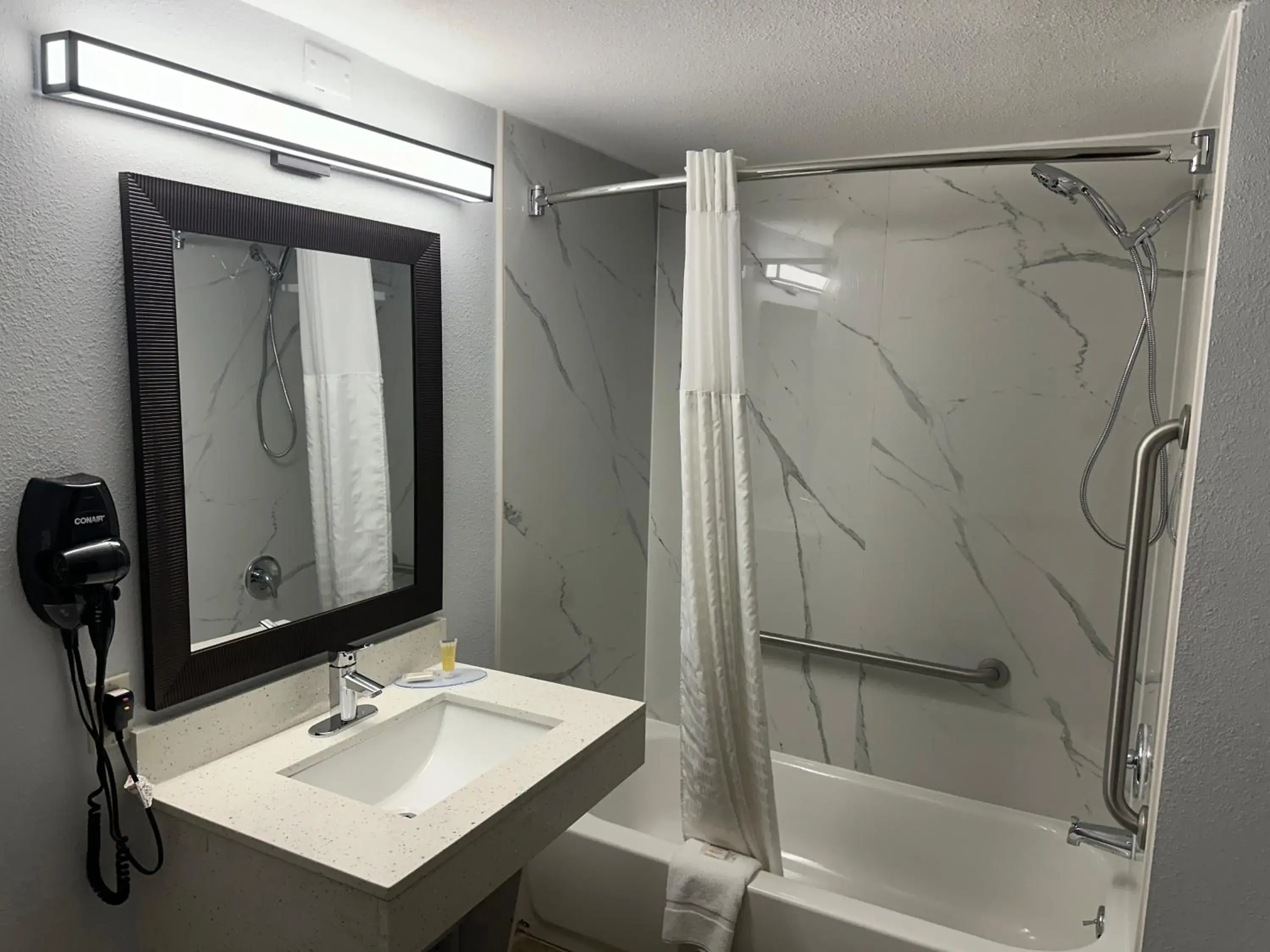 Shower, Bathroom in Super 8 by Wyndham Alexandria LA