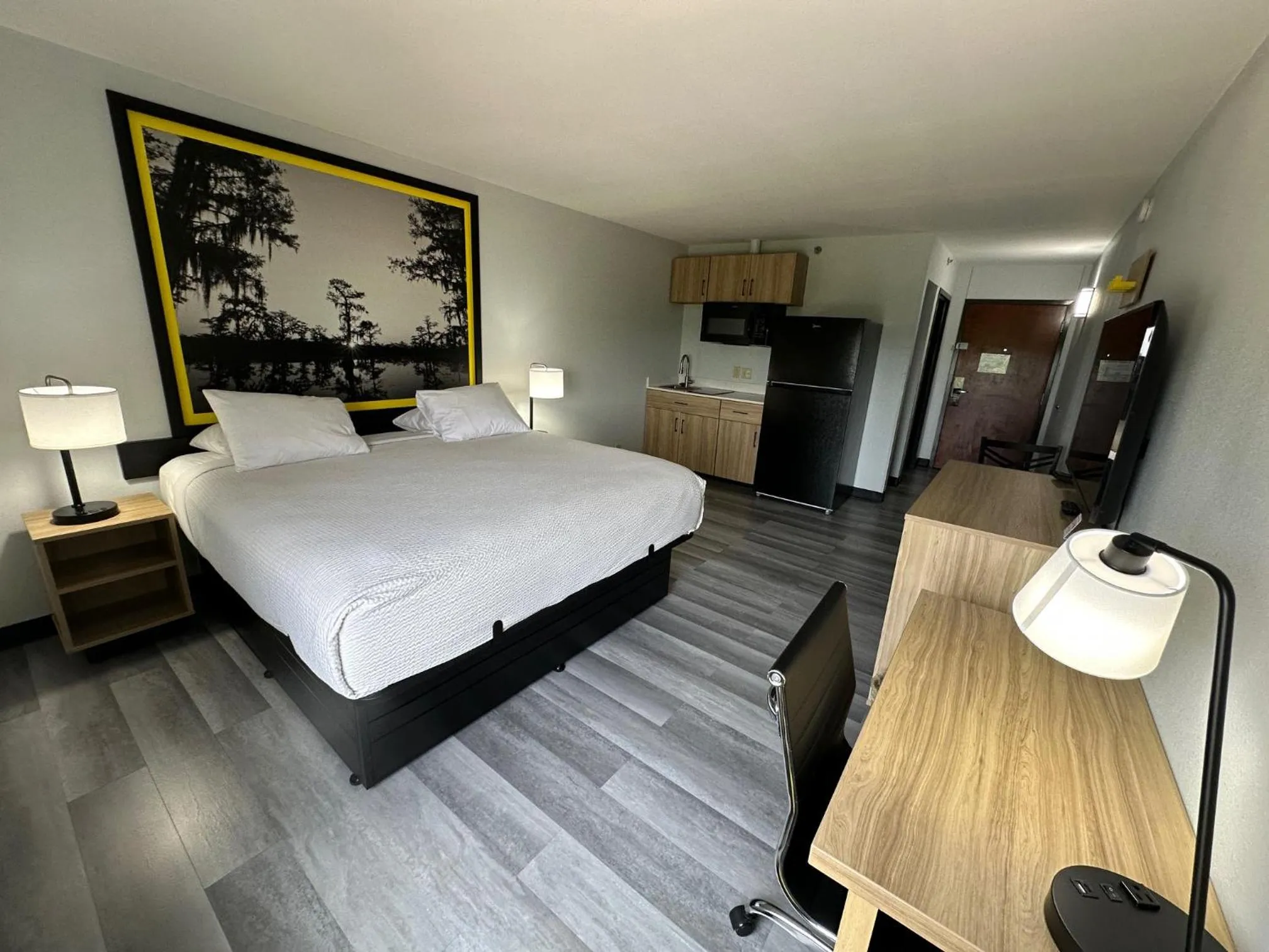 Bedroom, Bed in Super 8 by Wyndham Alexandria LA