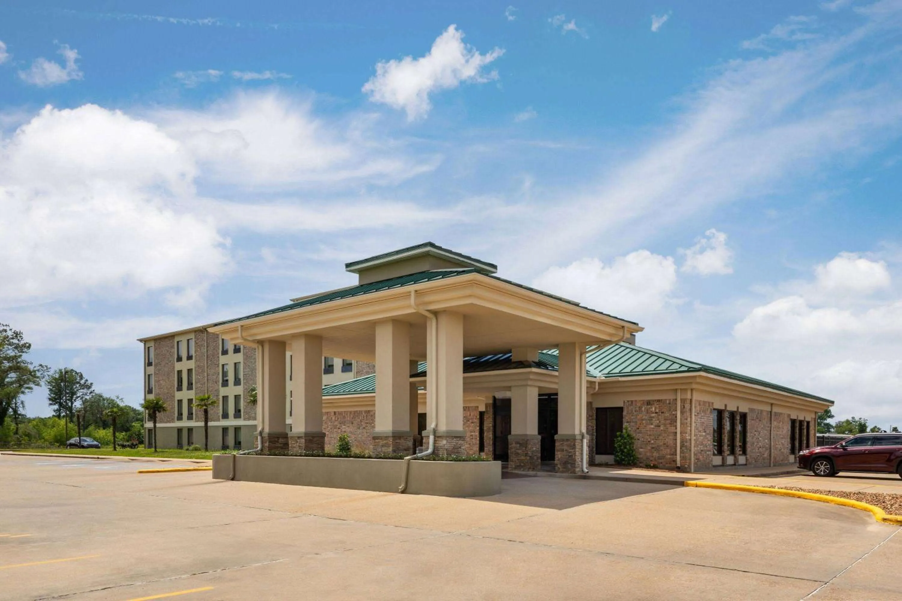 Property building in Super 8 by Wyndham Alexandria LA