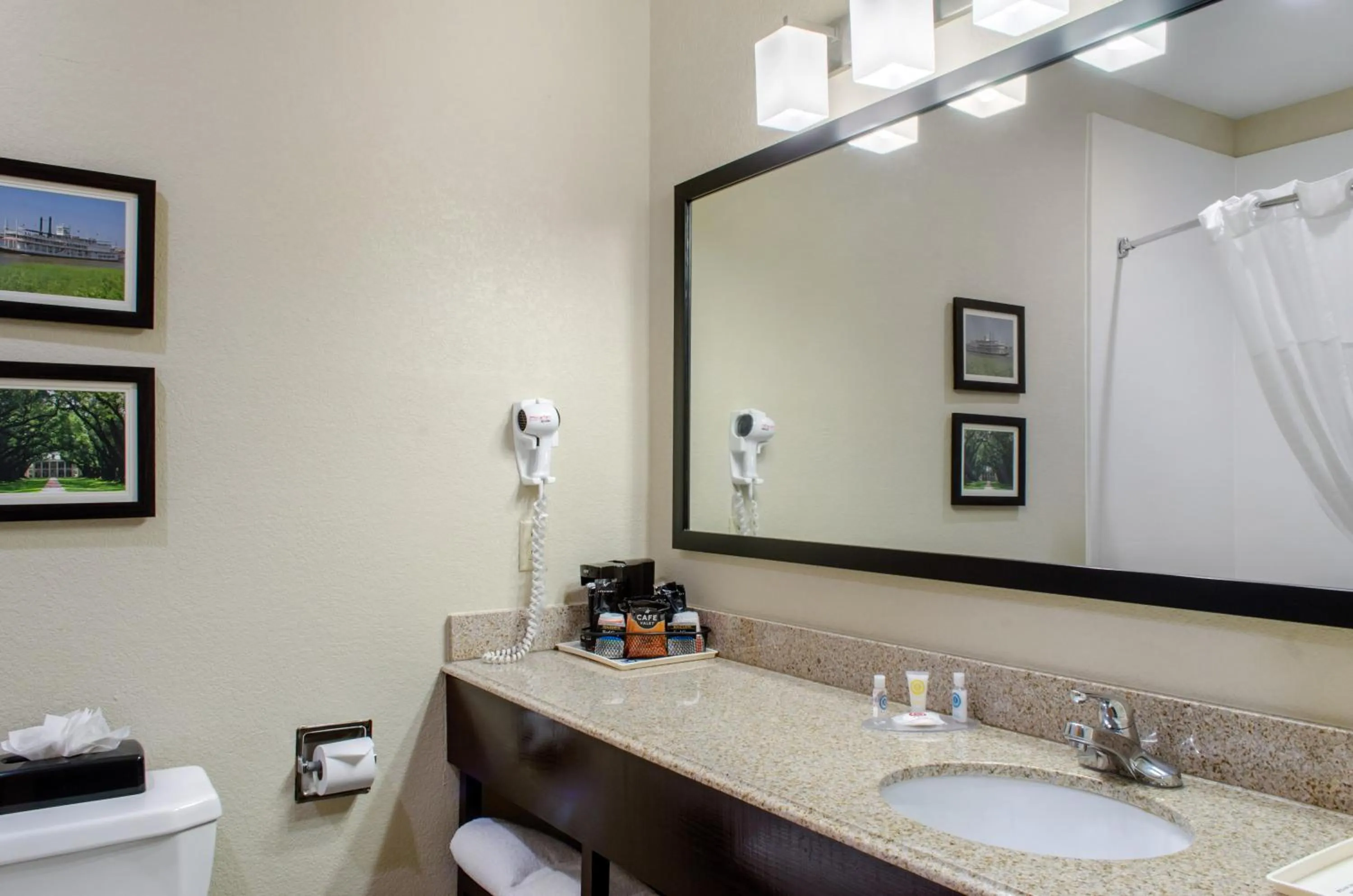 Bathroom in Comfort Inn & Suites Covington - Mandeville