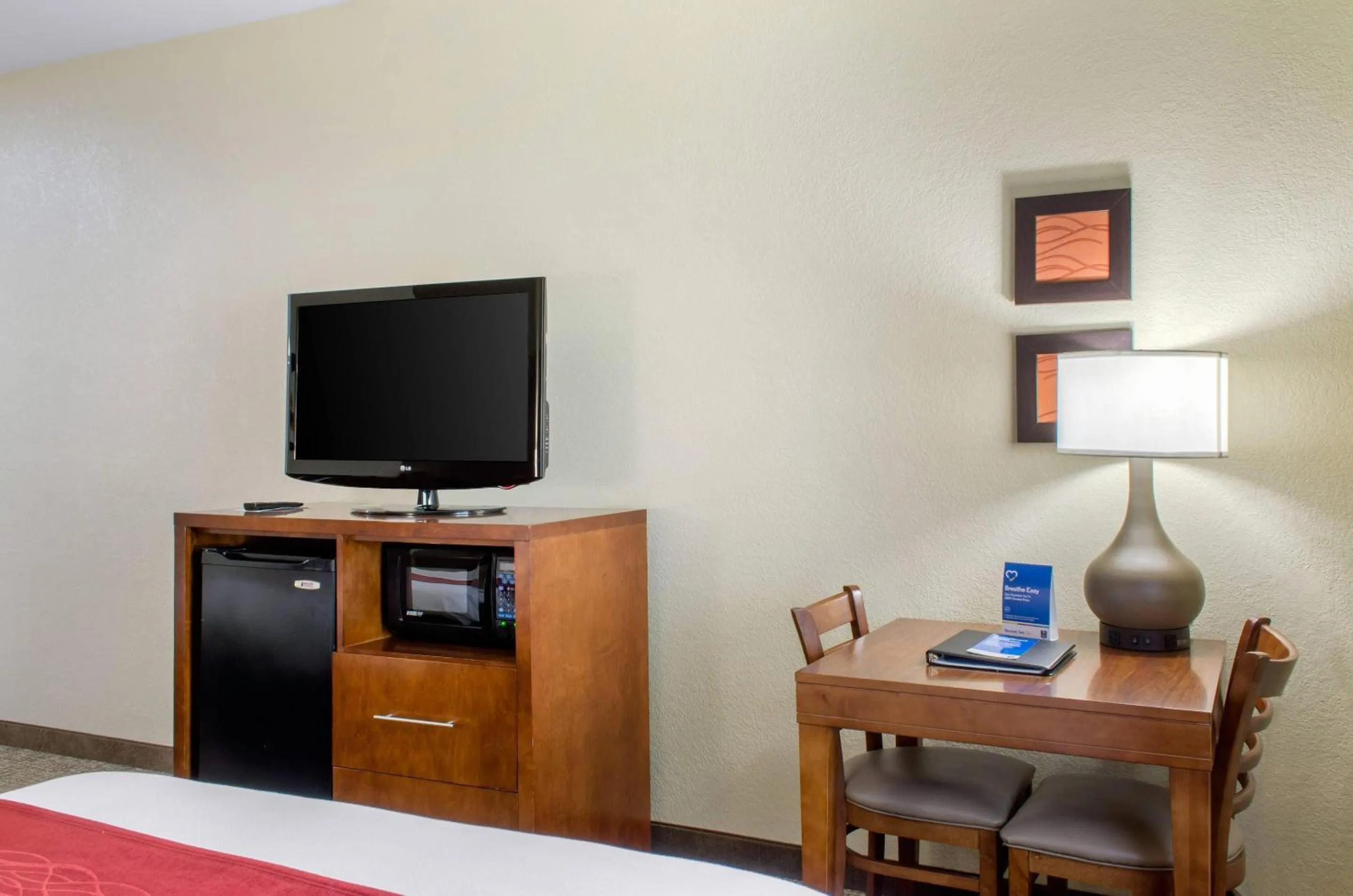 Bedroom, Bed in Comfort Inn & Suites Covington - Mandeville