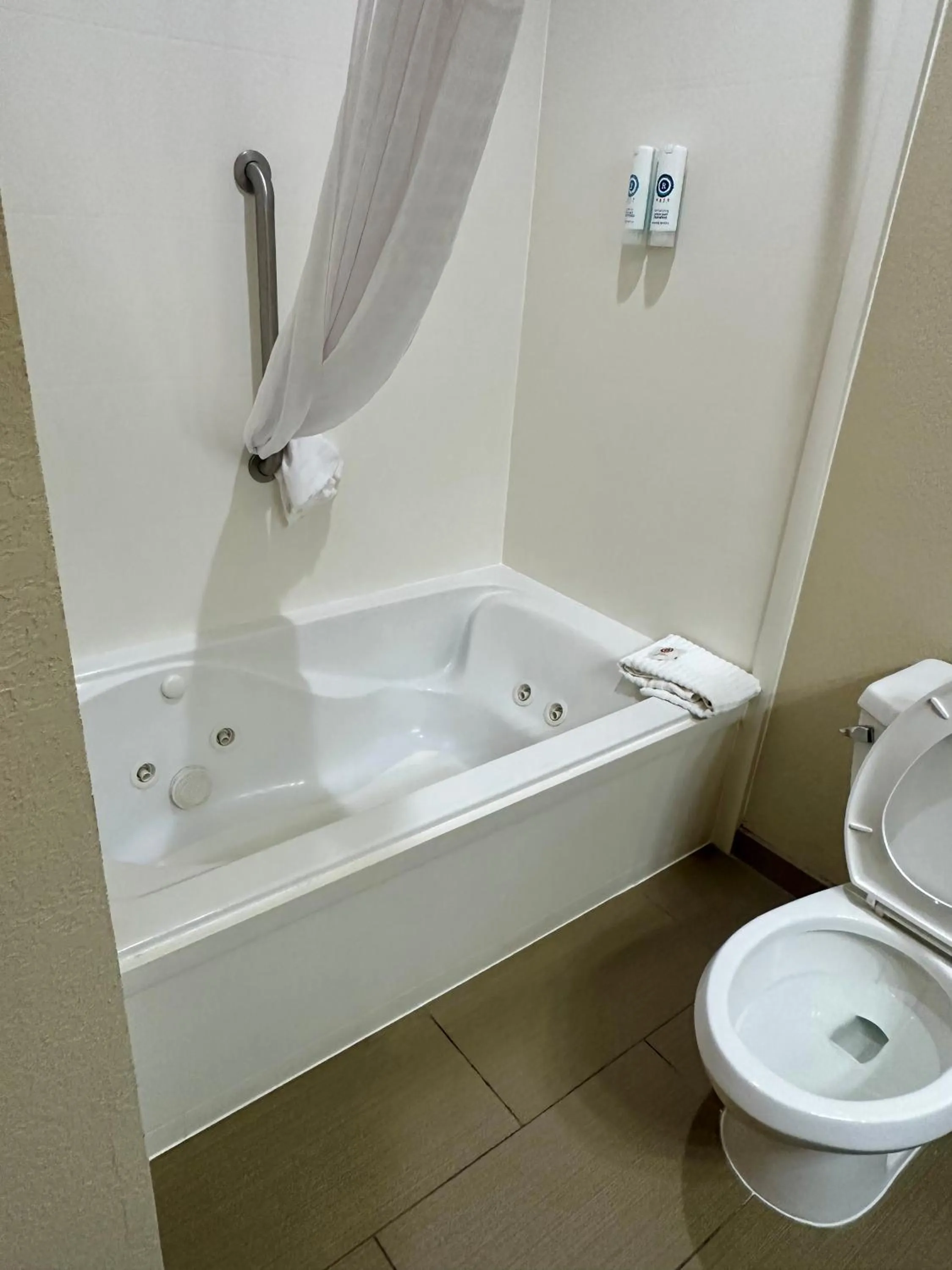 Hot Tub in Comfort Inn & Suites Covington - Mandeville