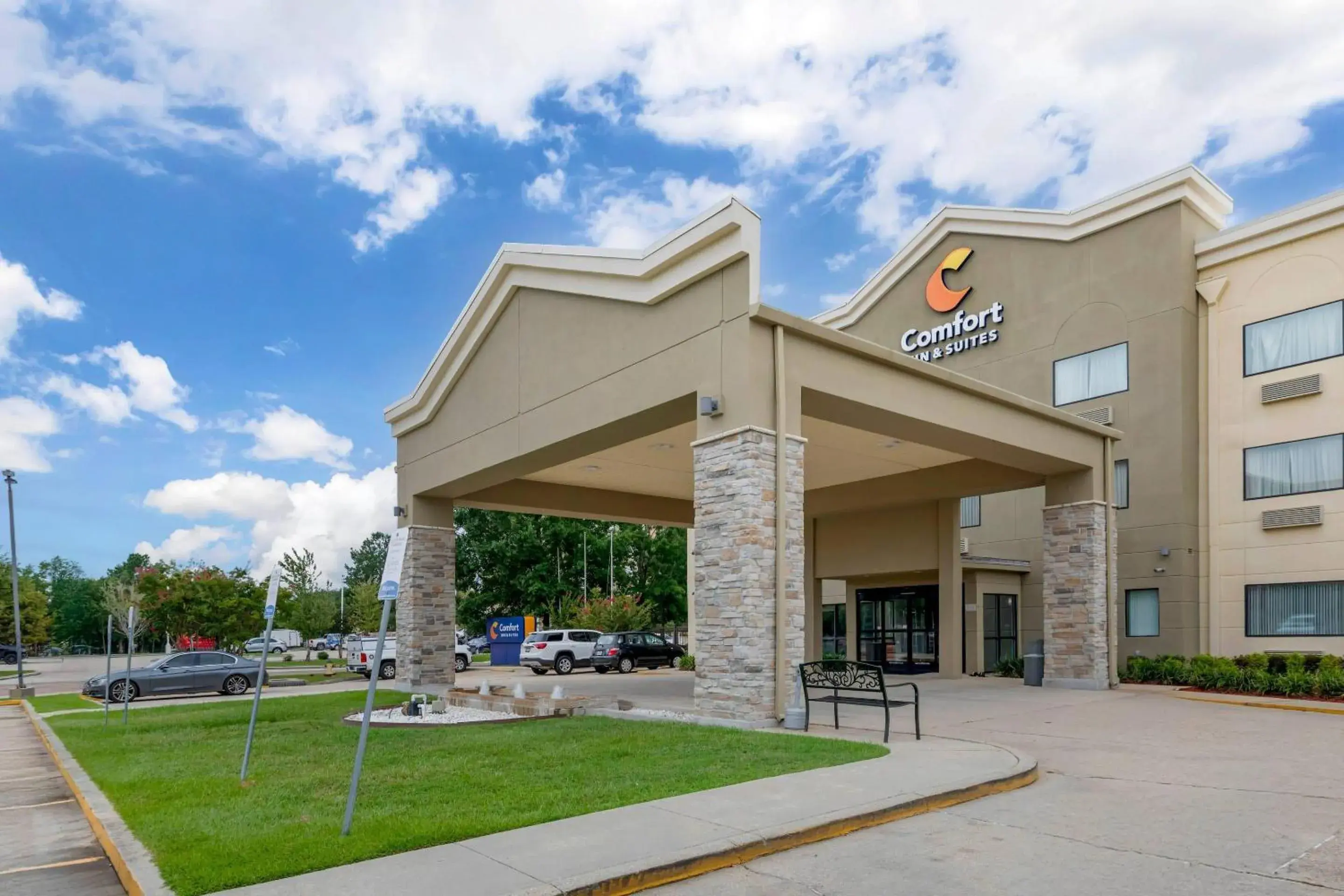 Property building in Comfort Inn & Suites Covington - Mandeville Property building in Comfort Inn & Suites Covington - Mandeville