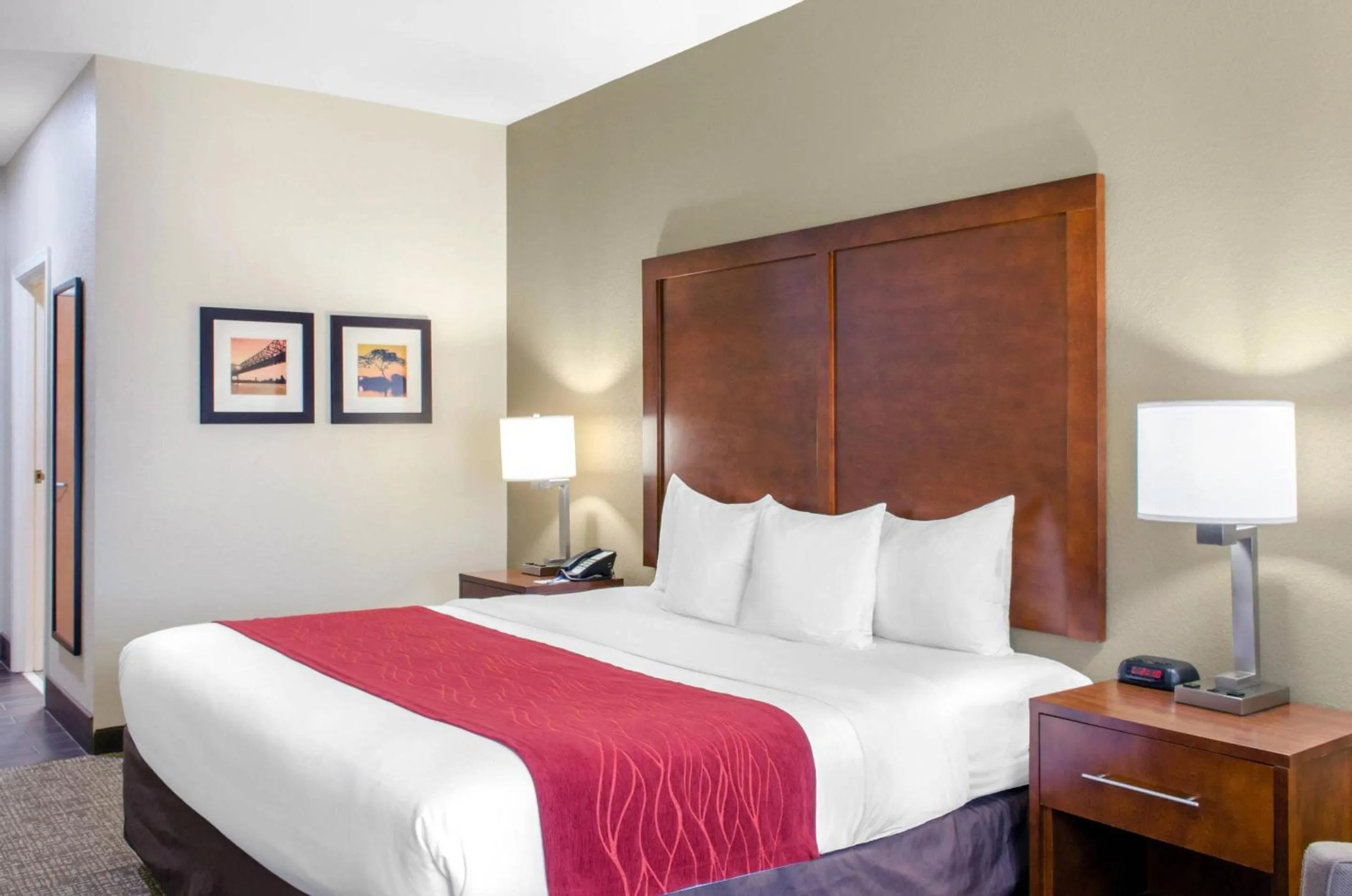 Bedroom, Bed in Comfort Inn & Suites Covington - Mandeville