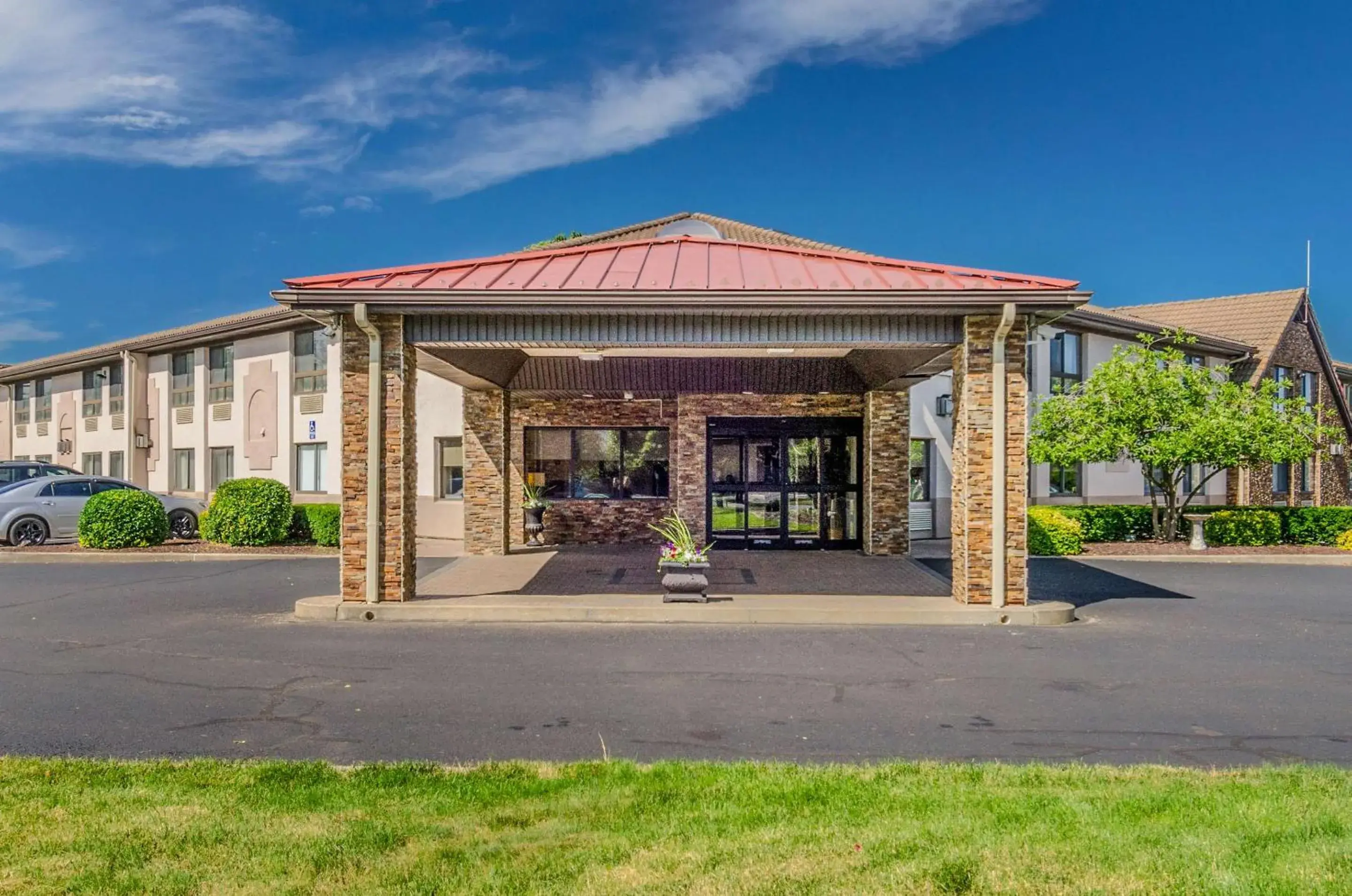 Property building in Comfort Inn & Suites West Springfield Property building in Comfort Inn & Suites West Springfield