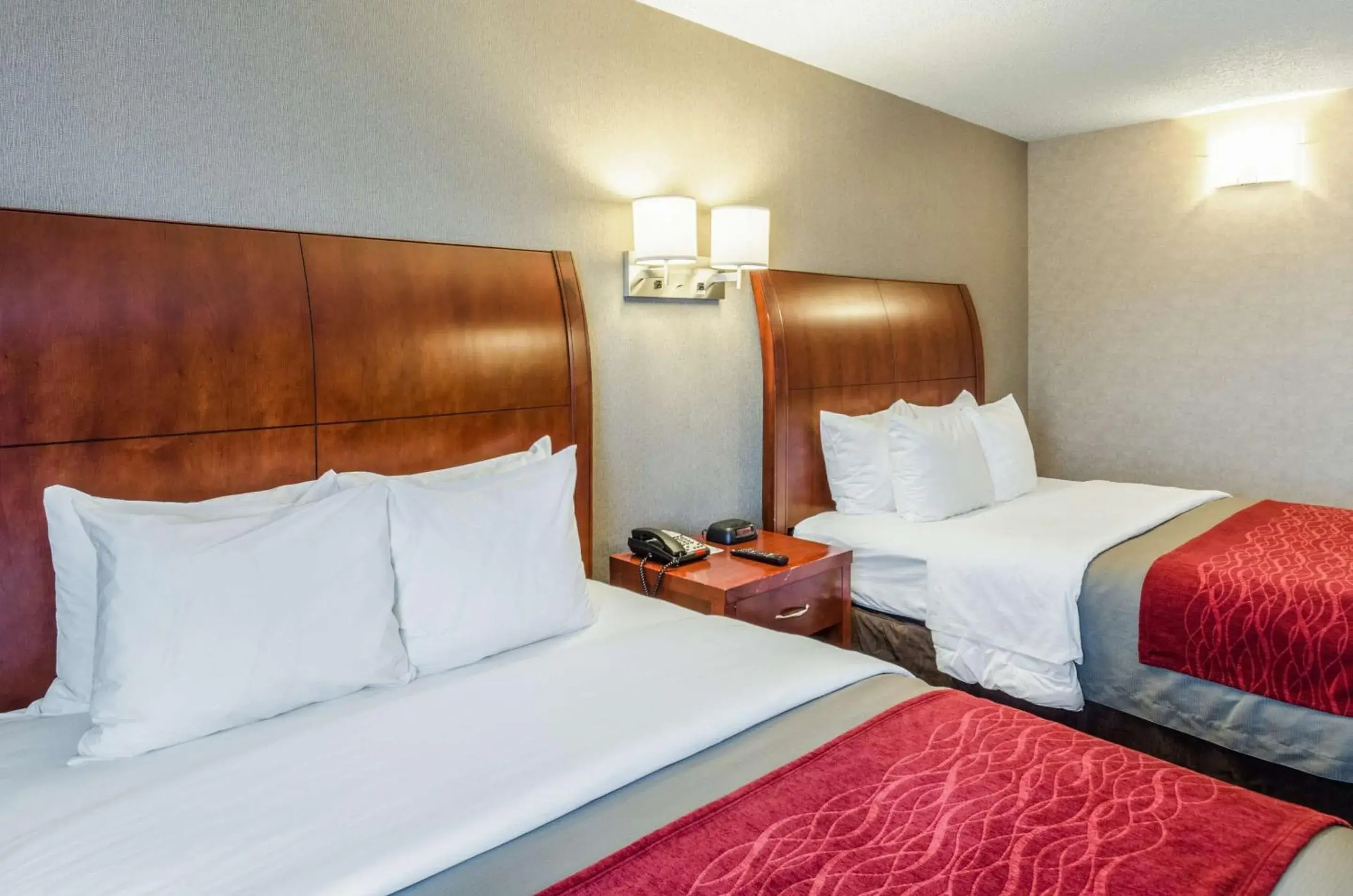 Bedroom, Bed in Comfort Inn & Suites West Springfield Bedroom, Bed in Comfort Inn & Suites West Springfield