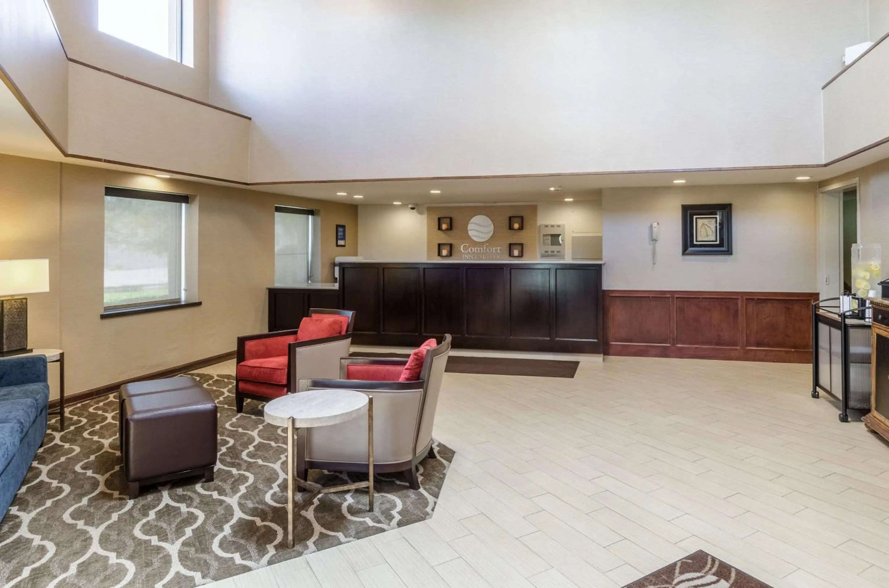 Lobby or reception in Comfort Inn & Suites West Springfield