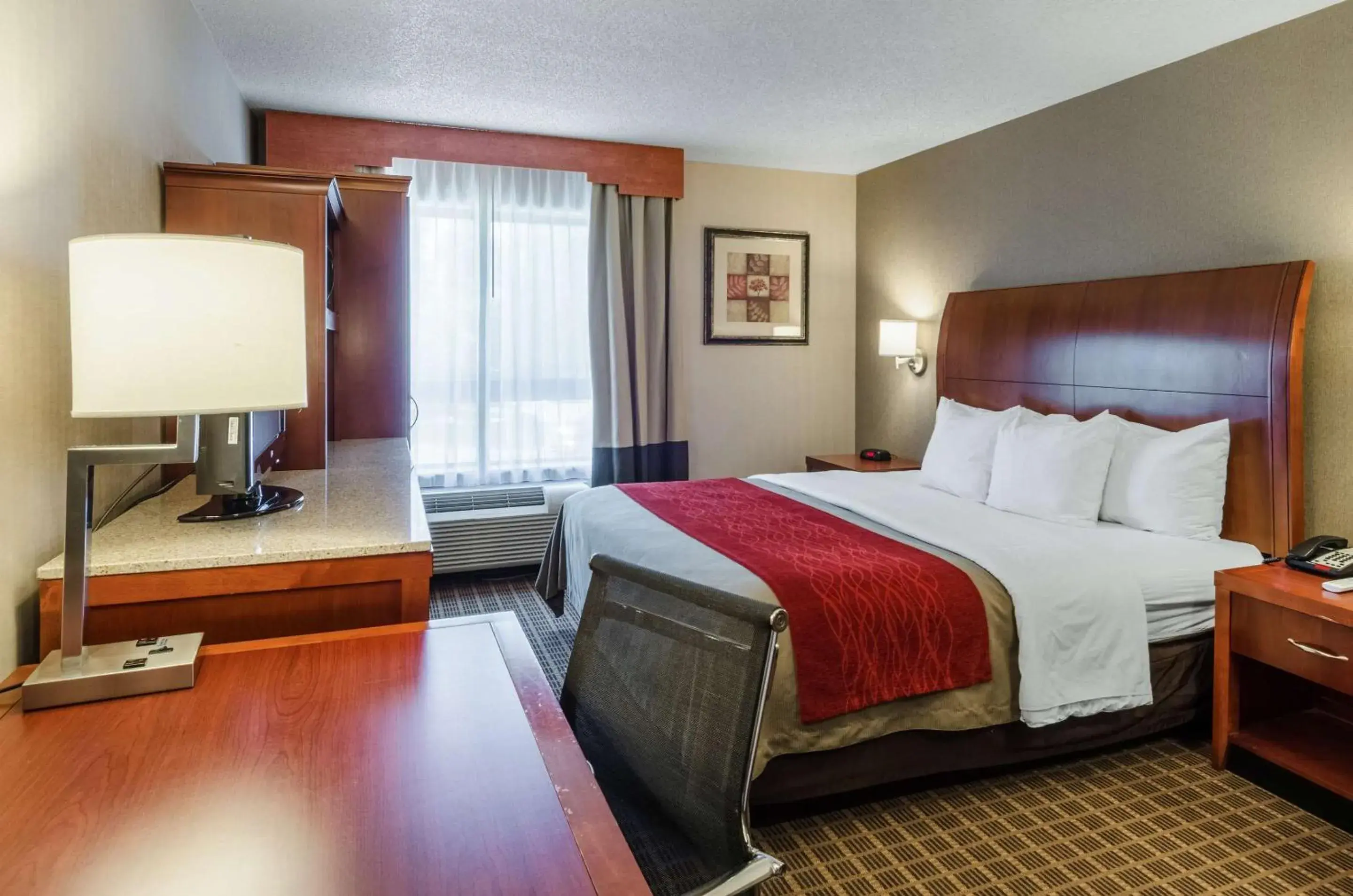 Bedroom, Bed in Comfort Inn & Suites West Springfield Bedroom, Bed in Comfort Inn & Suites West Springfield