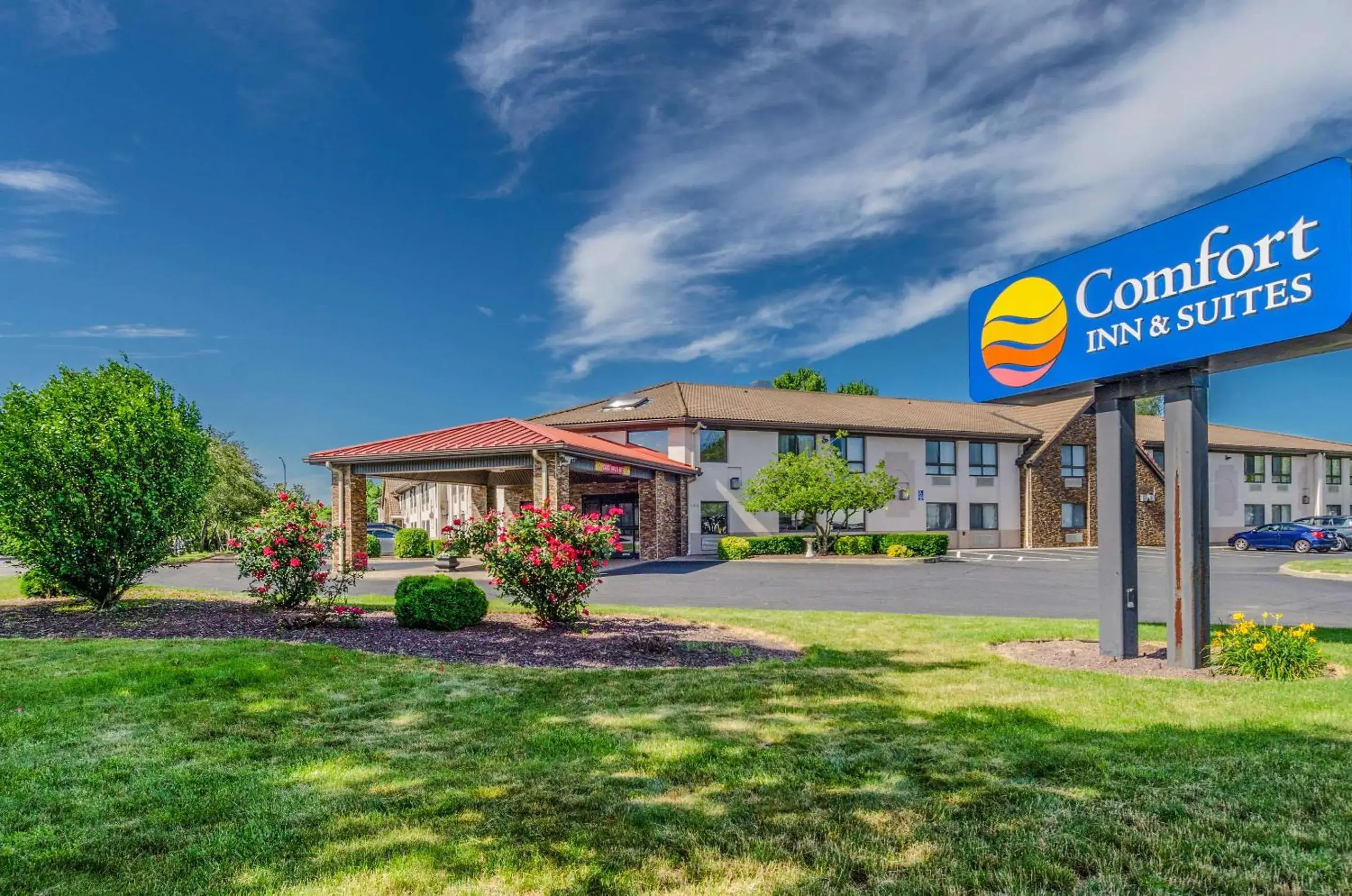 Property building in Comfort Inn & Suites West Springfield Property building in Comfort Inn & Suites West Springfield