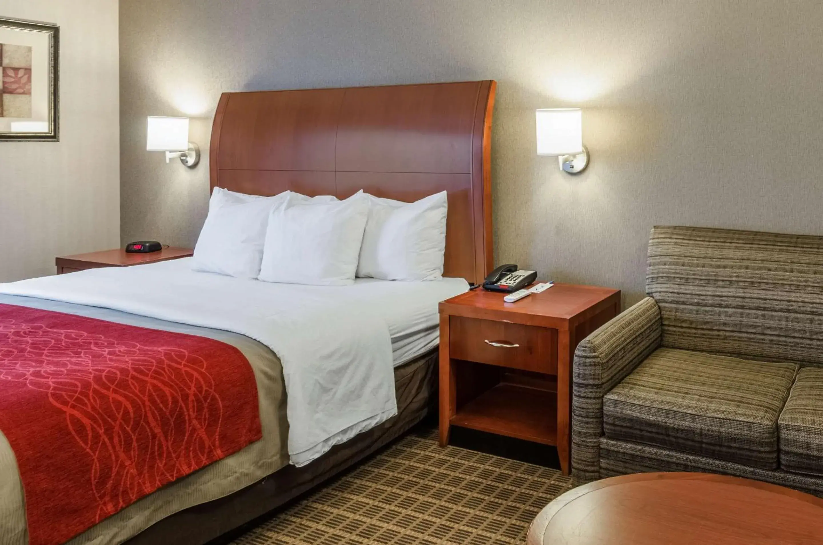 Bedroom, Bed in Comfort Inn & Suites West Springfield Bedroom, Bed in Comfort Inn & Suites West Springfield