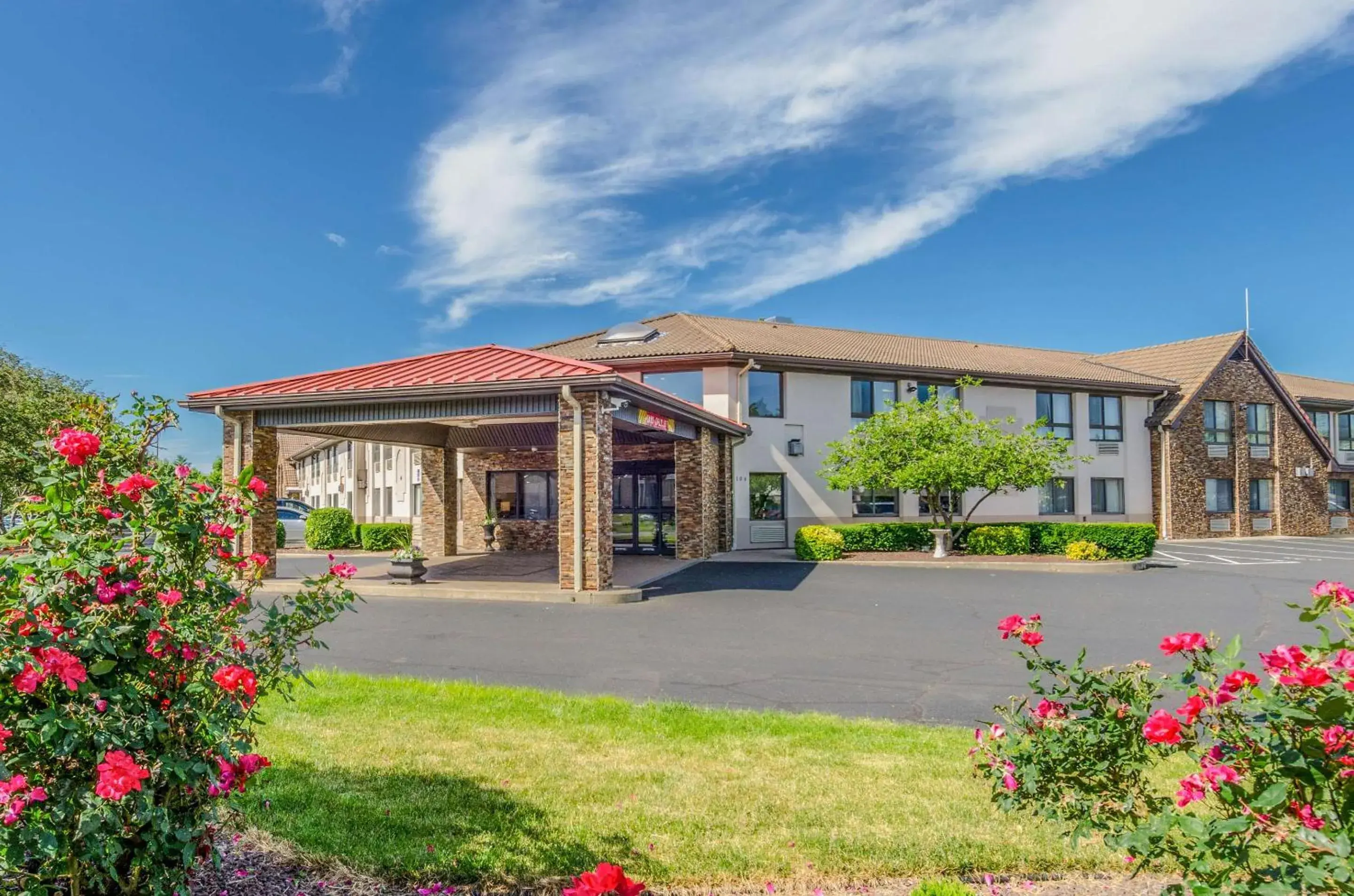 Property building in Comfort Inn & Suites West Springfield Property building in Comfort Inn & Suites West Springfield