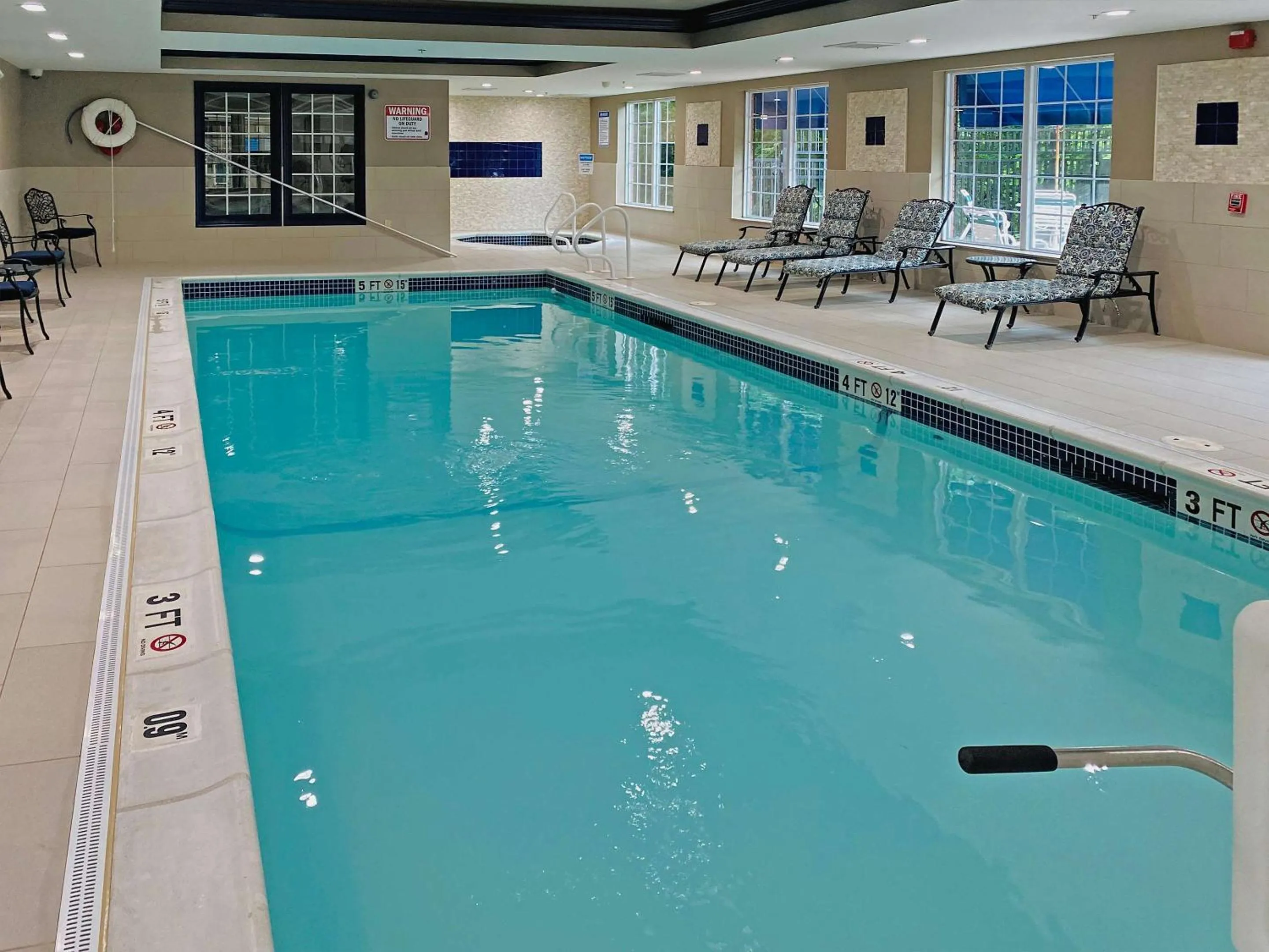 Swimming pool in Comfort Inn & Suites Sturbridge-Brimfield