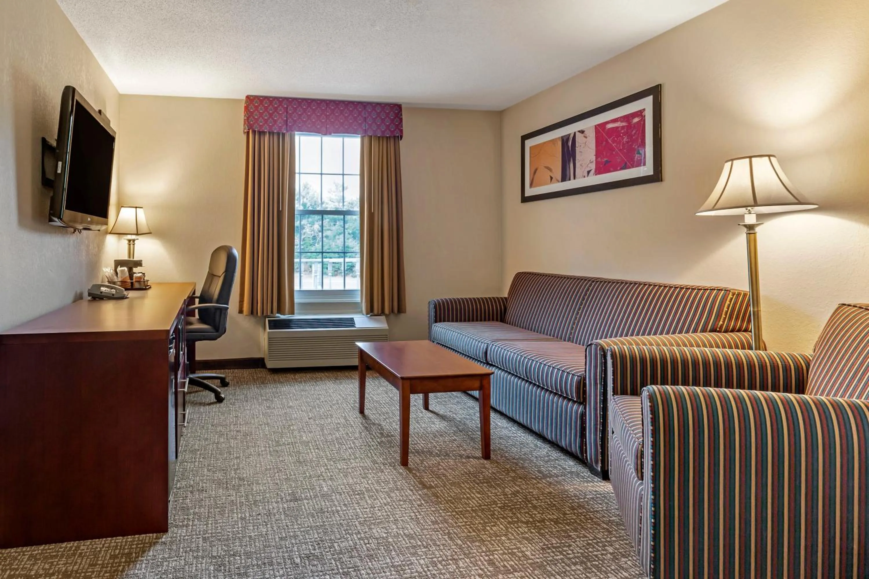 Living room in Comfort Inn Foxboro - Mansfield