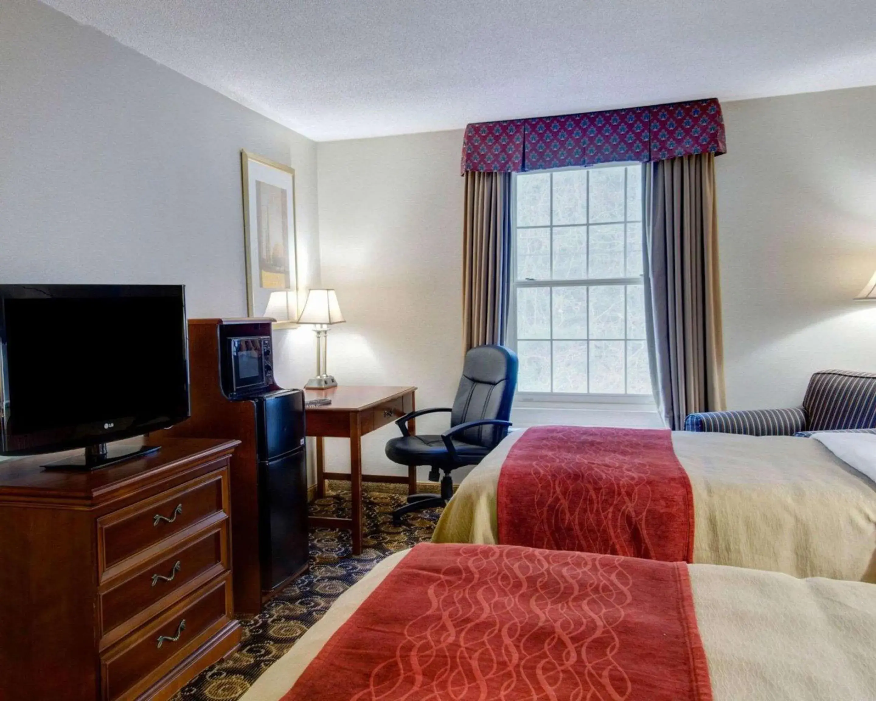 Photo of the whole room, Bed in Comfort Inn Foxboro - Mansfield Photo of the whole room, Bed in Comfort Inn Foxboro - Mansfield