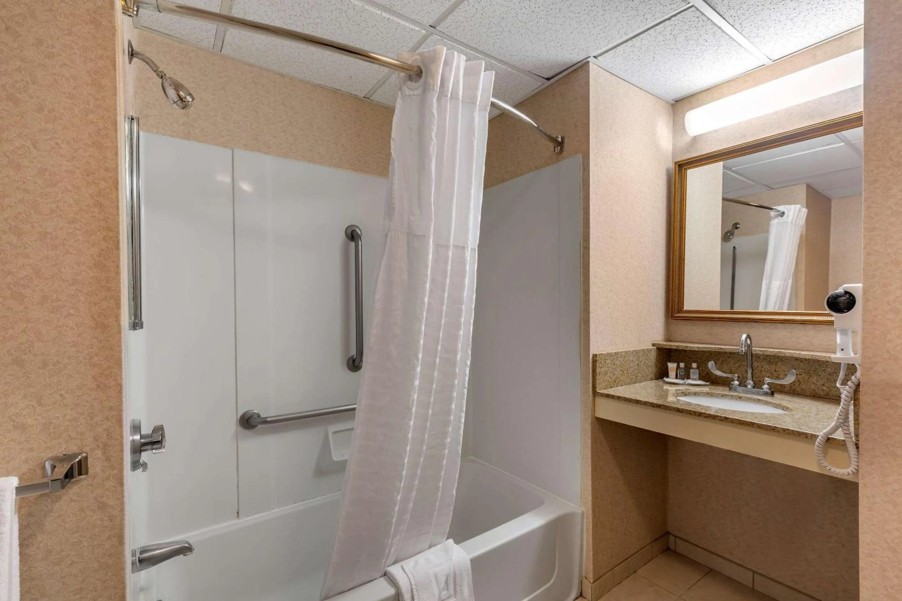Bathroom in Comfort Inn Foxboro - Mansfield
