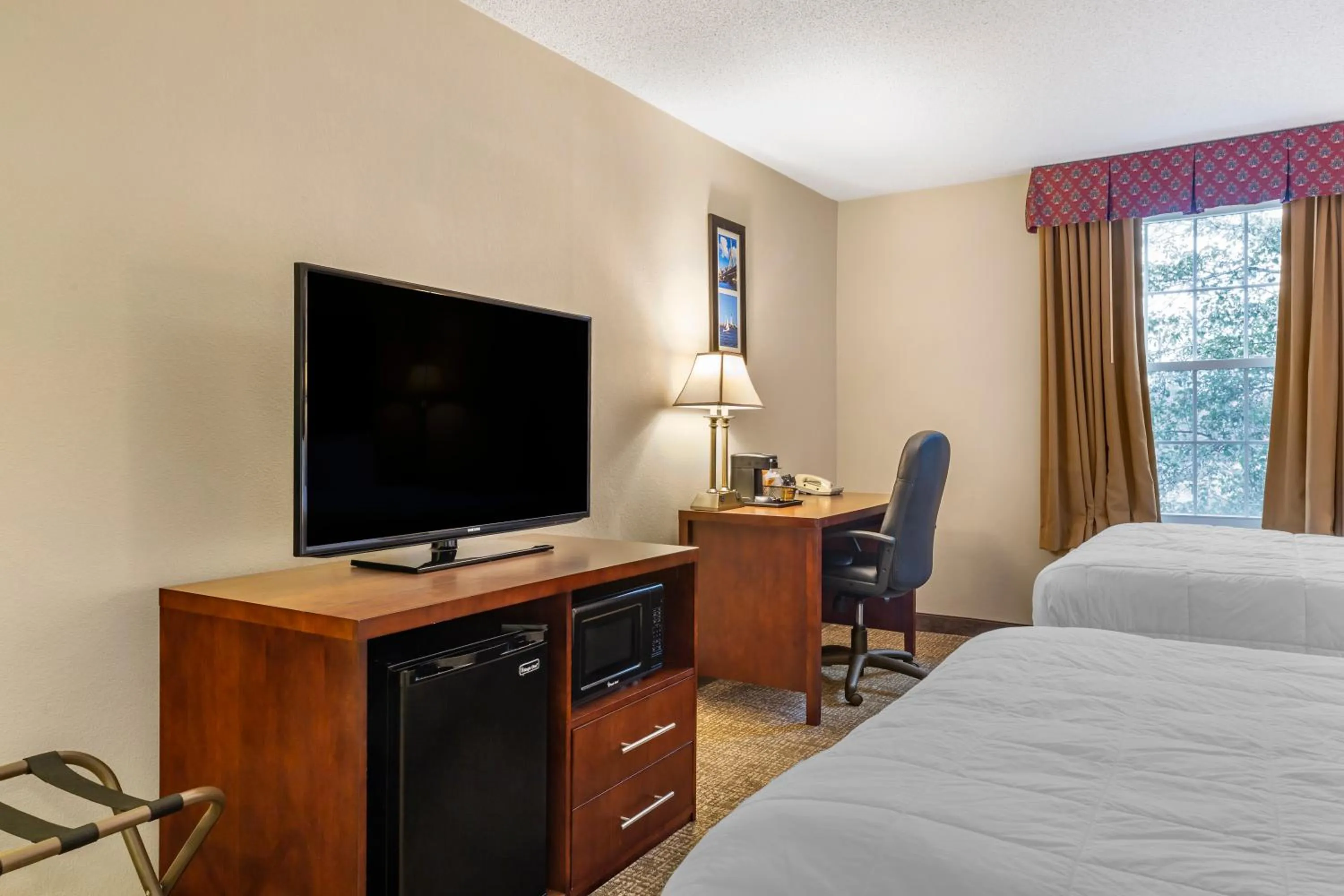 TV and multimedia, Bed in Comfort Inn Foxboro - Mansfield