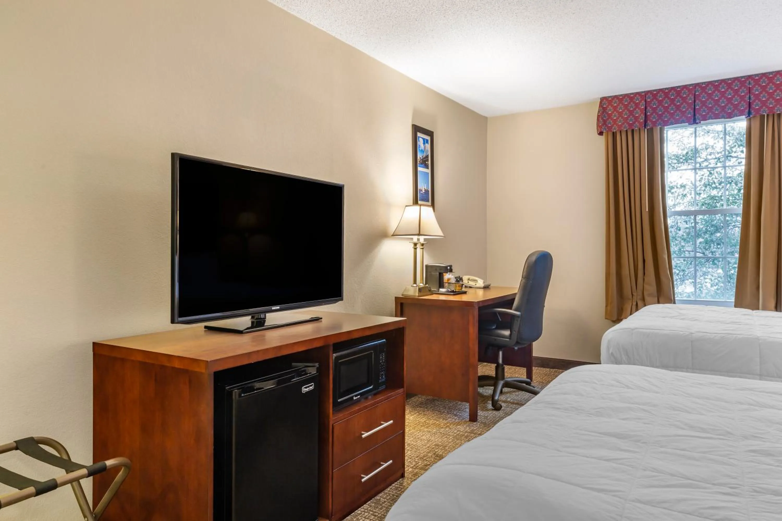 TV and multimedia, Bed in Comfort Inn Foxboro - Mansfield