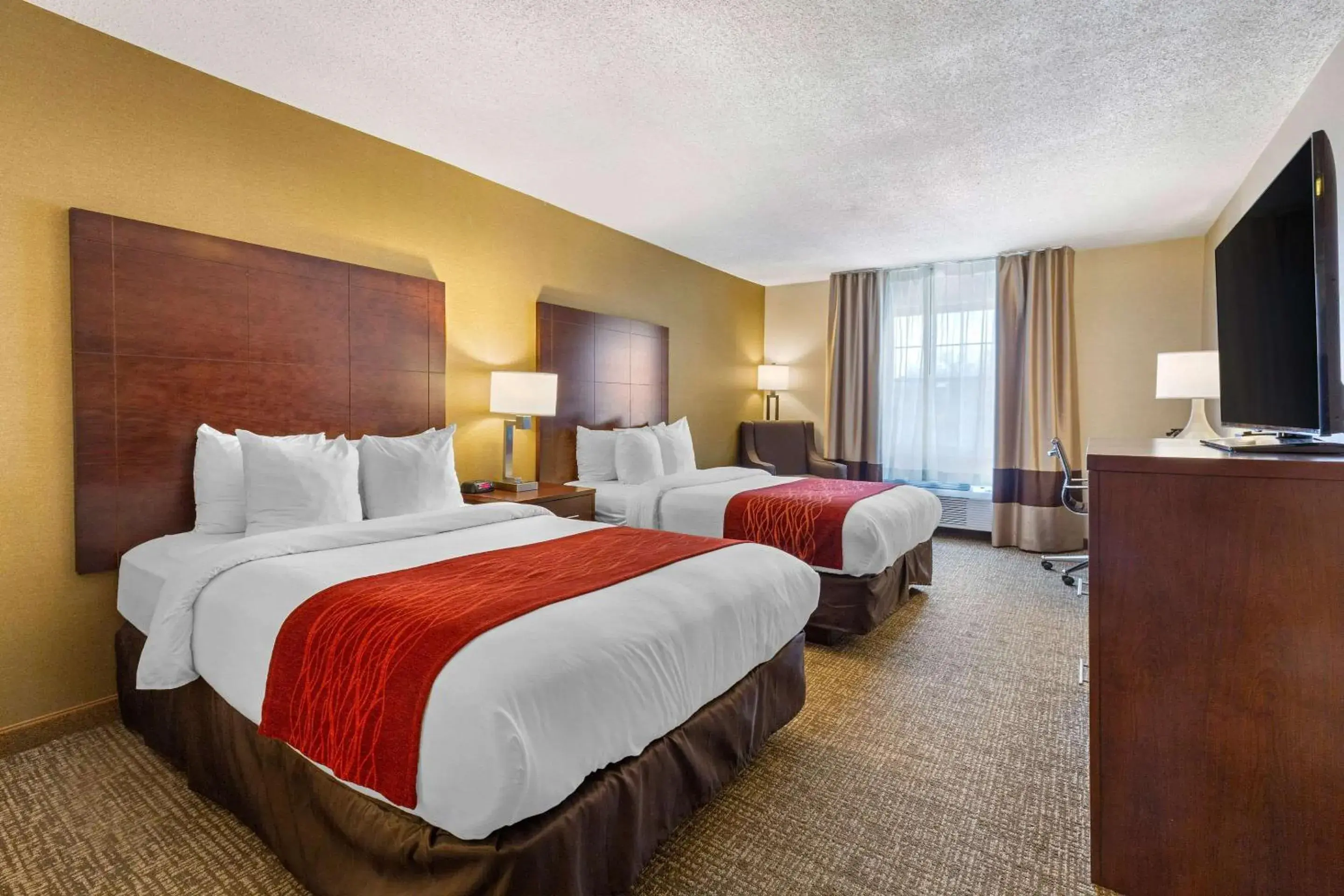 Photo of the whole room, Bed in Comfort Inn Auburn-Worcester Photo of the whole room, Bed in Comfort Inn Auburn-Worcester