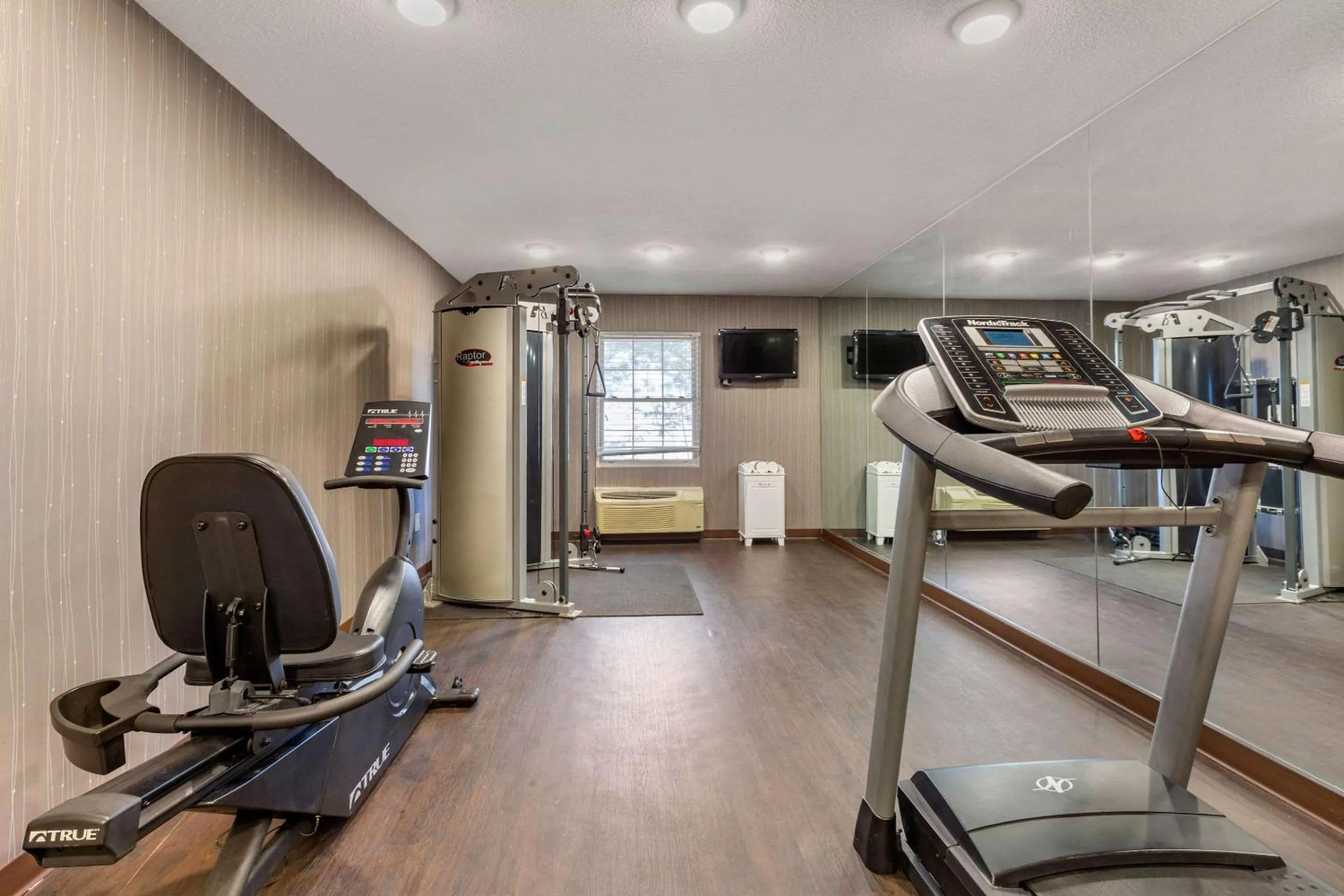 Fitness centre/facilities in Comfort Inn Auburn-Worcester