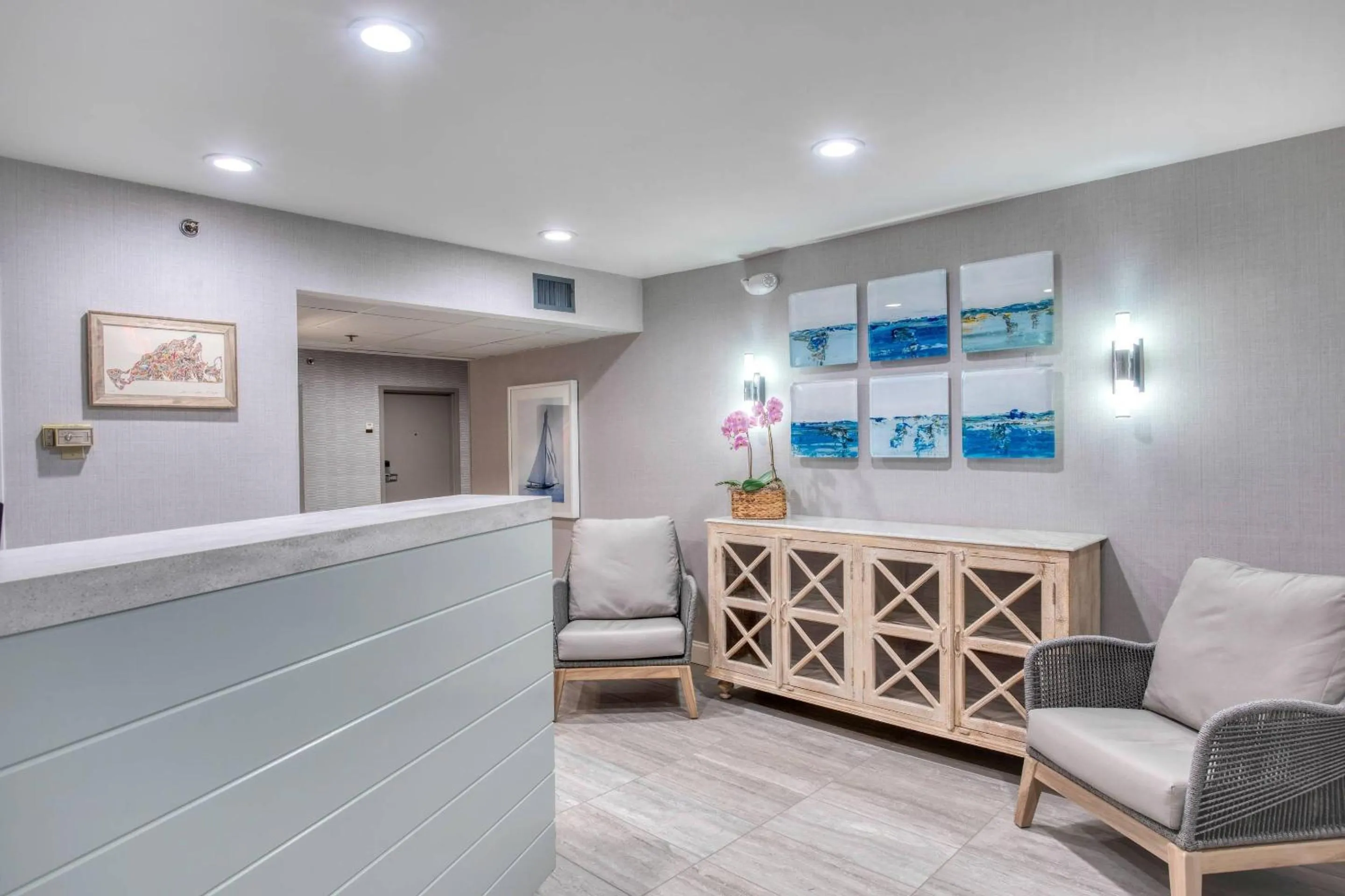 Lobby or reception in Edgar Hotel Martha's Vineyard, an Ascend Collection Hotel
