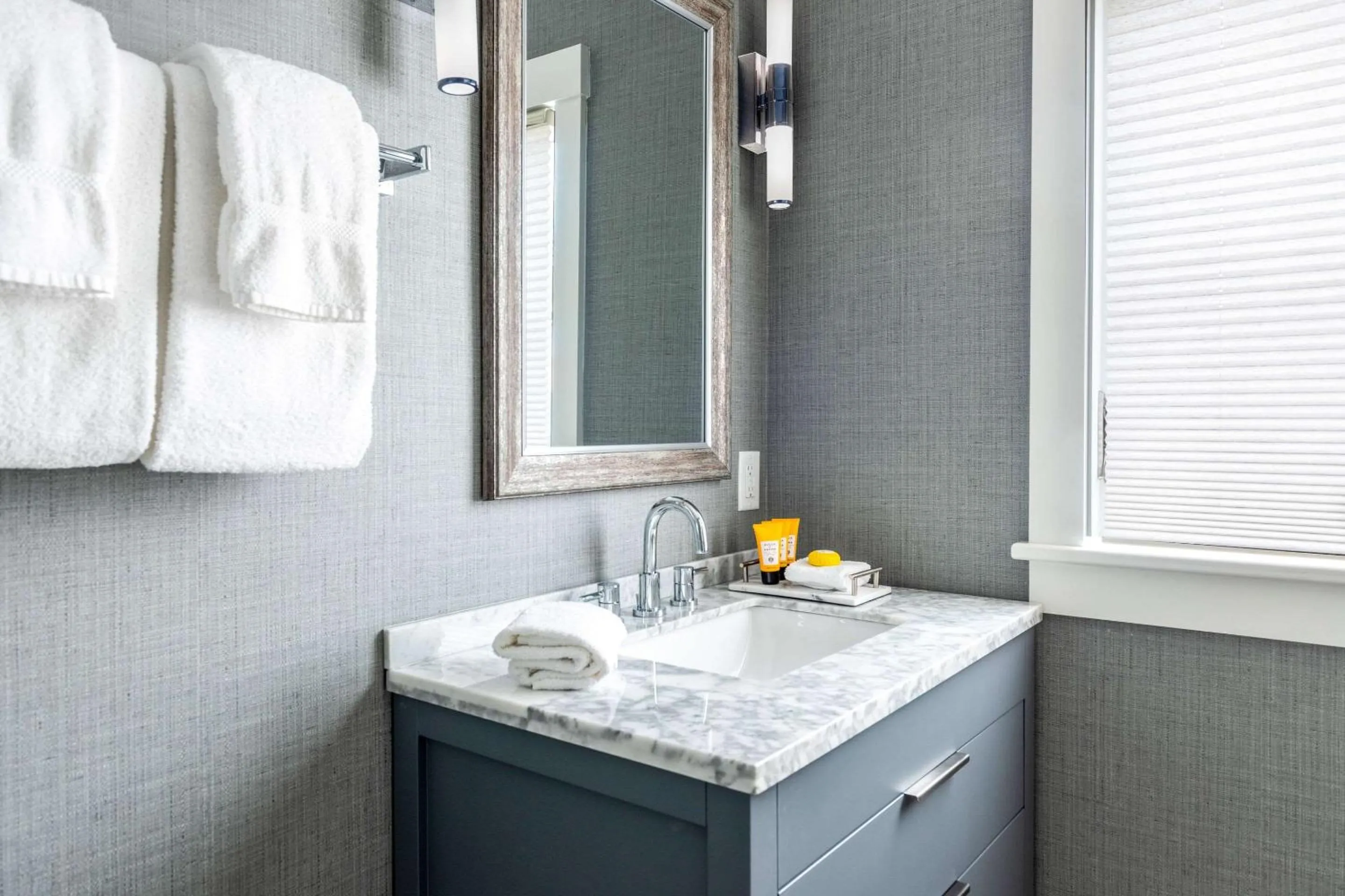 Bedroom in Edgar Hotel Martha's Vineyard, an Ascend Collection Hotel