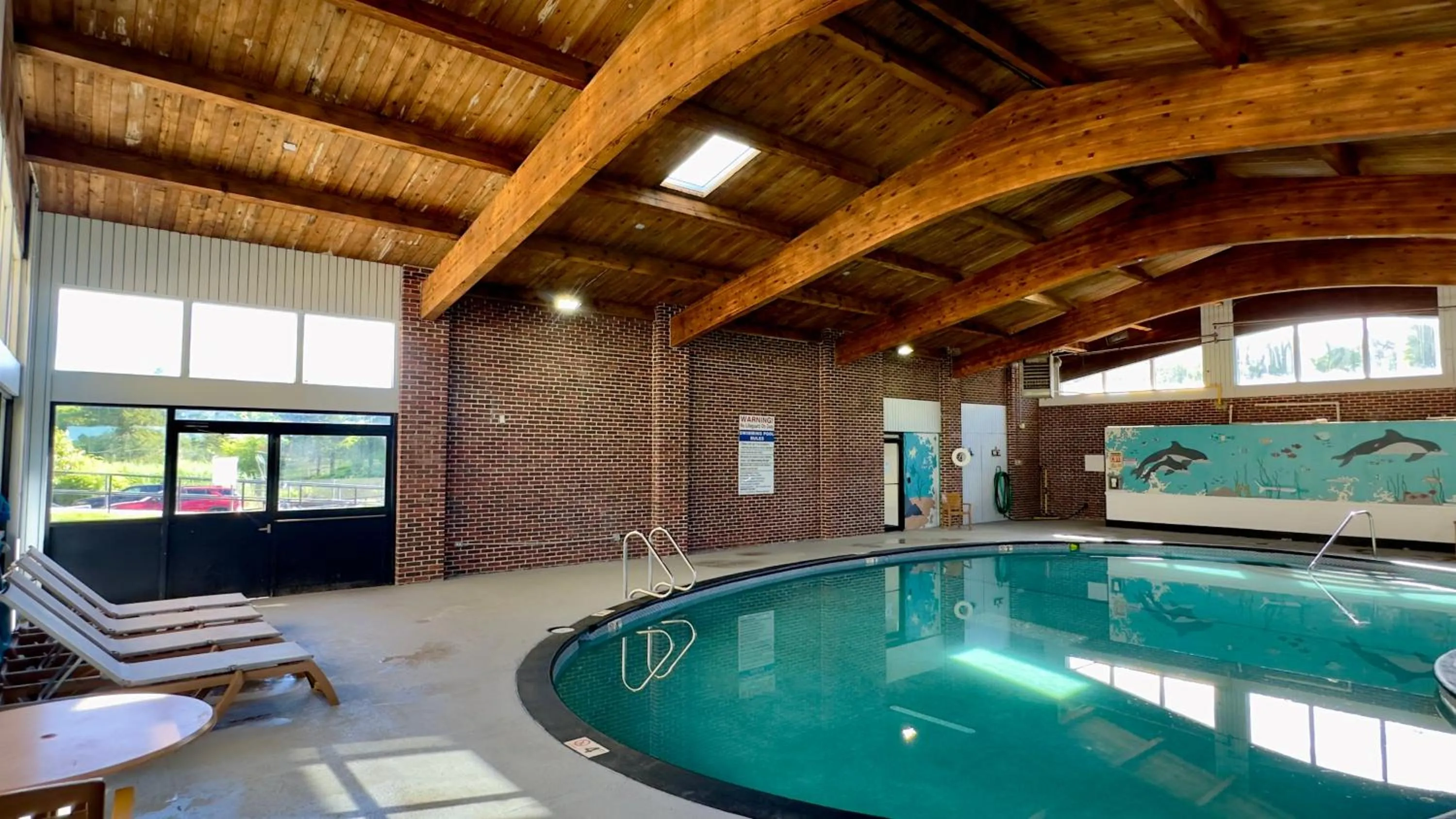 Swimming pool in Riverview Inn & Suites
