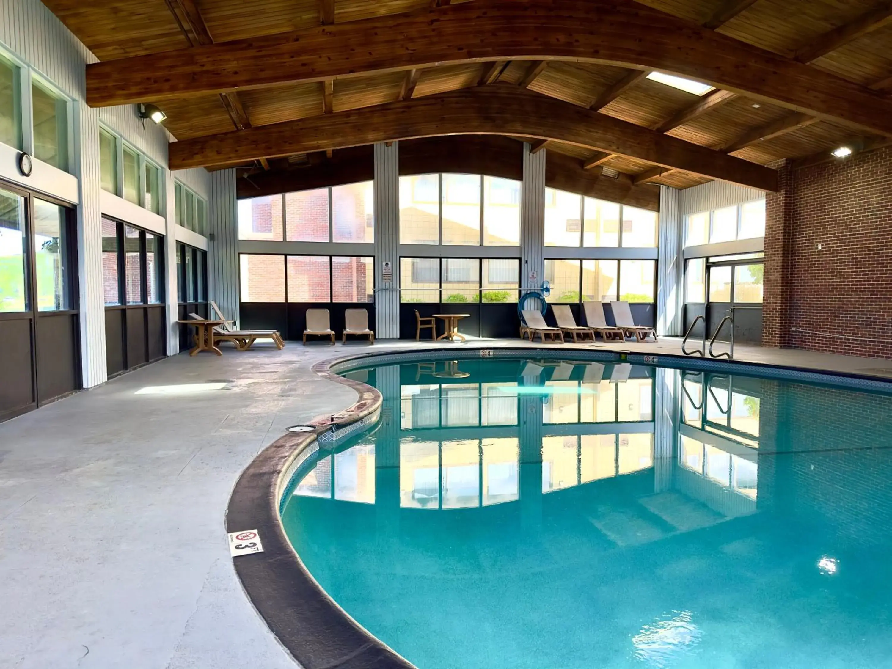 Swimming pool in Riverview Inn & Suites Swimming pool in Riverview Inn & Suites
